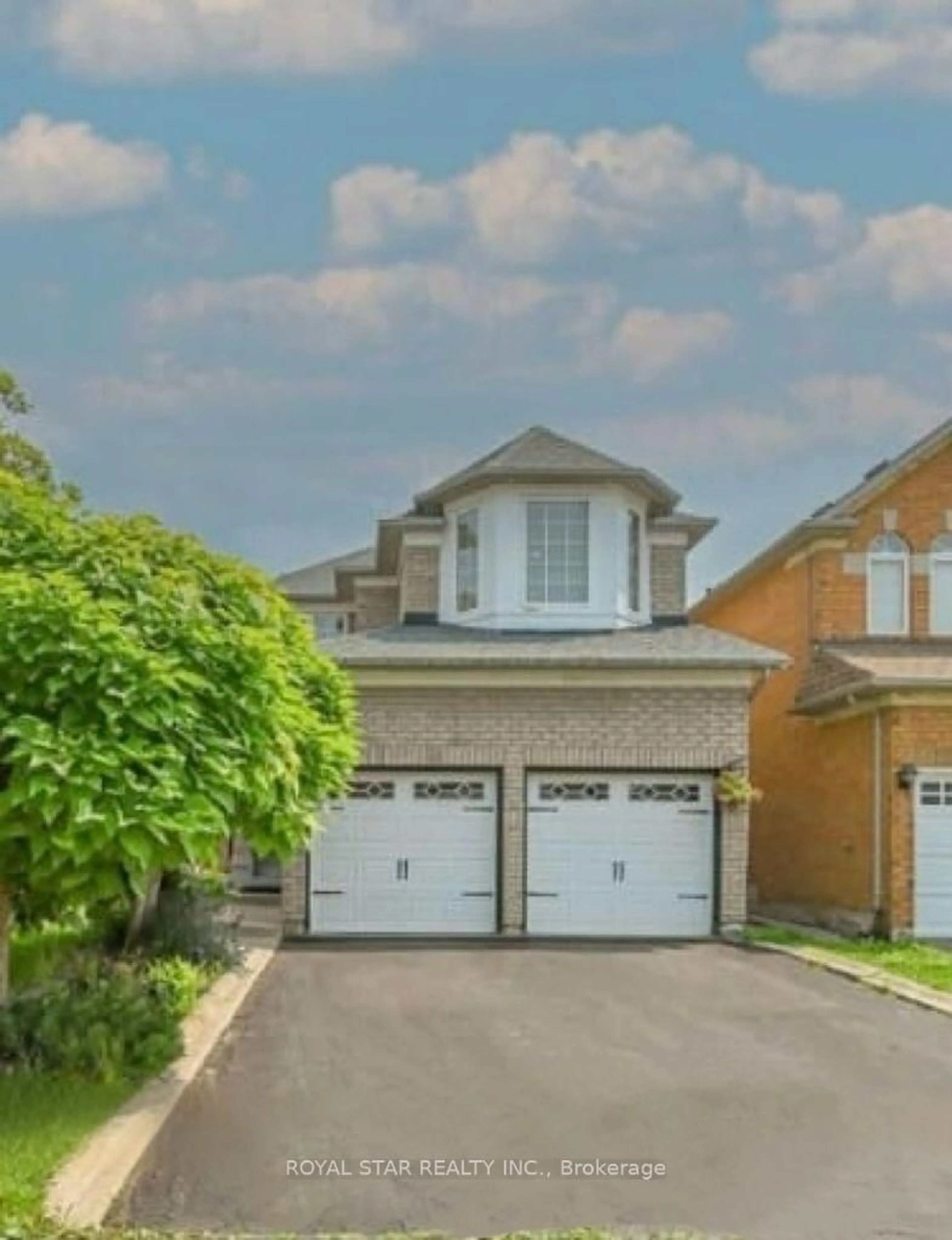 Home with vinyl exterior material, street for 10 Narrow Valley Cres, Brampton Ontario L6R 2M6