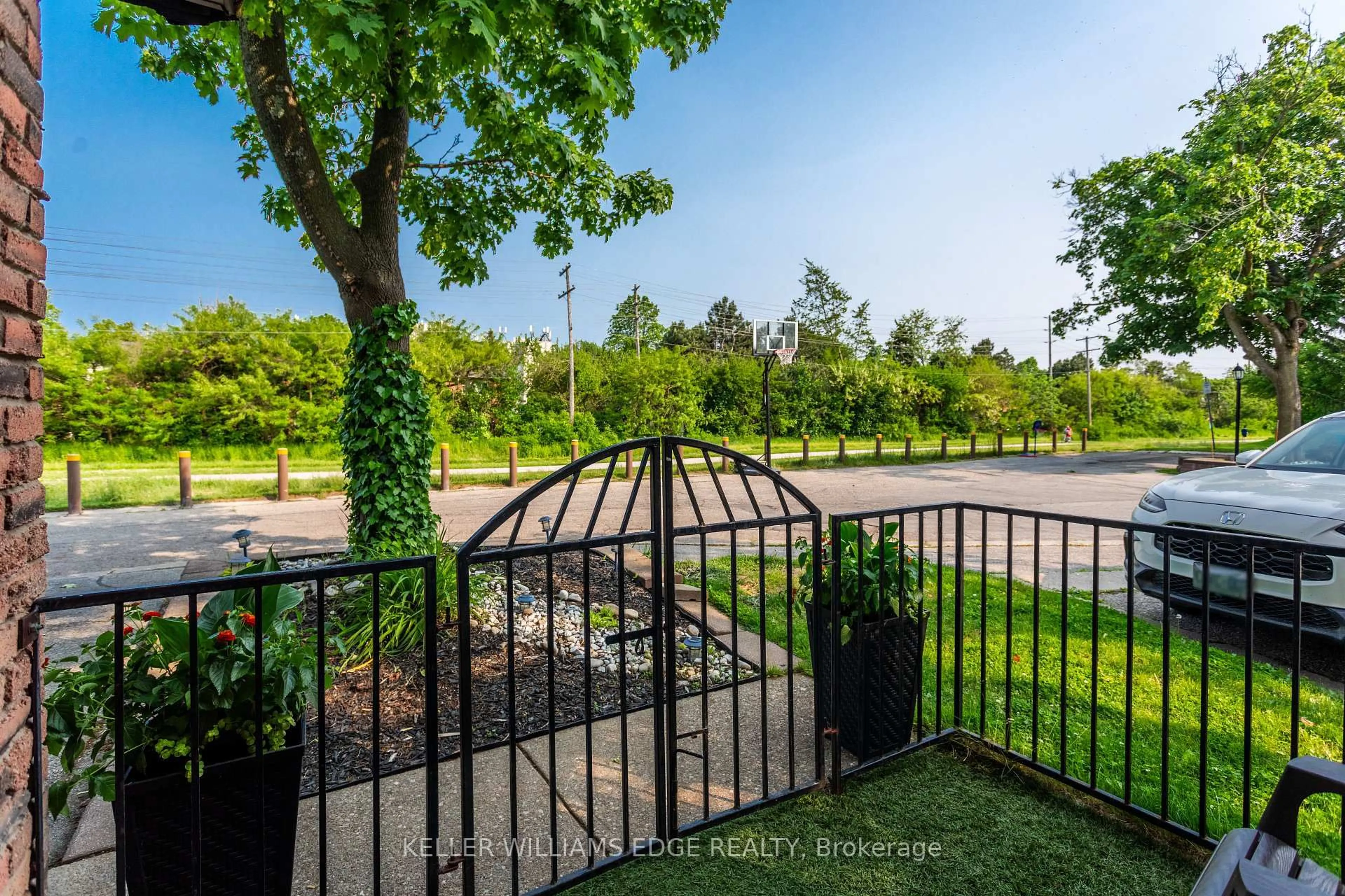 Patio, unknown for 4189 Longmoor Dr #5, Burlington Ontario L7L 5J9