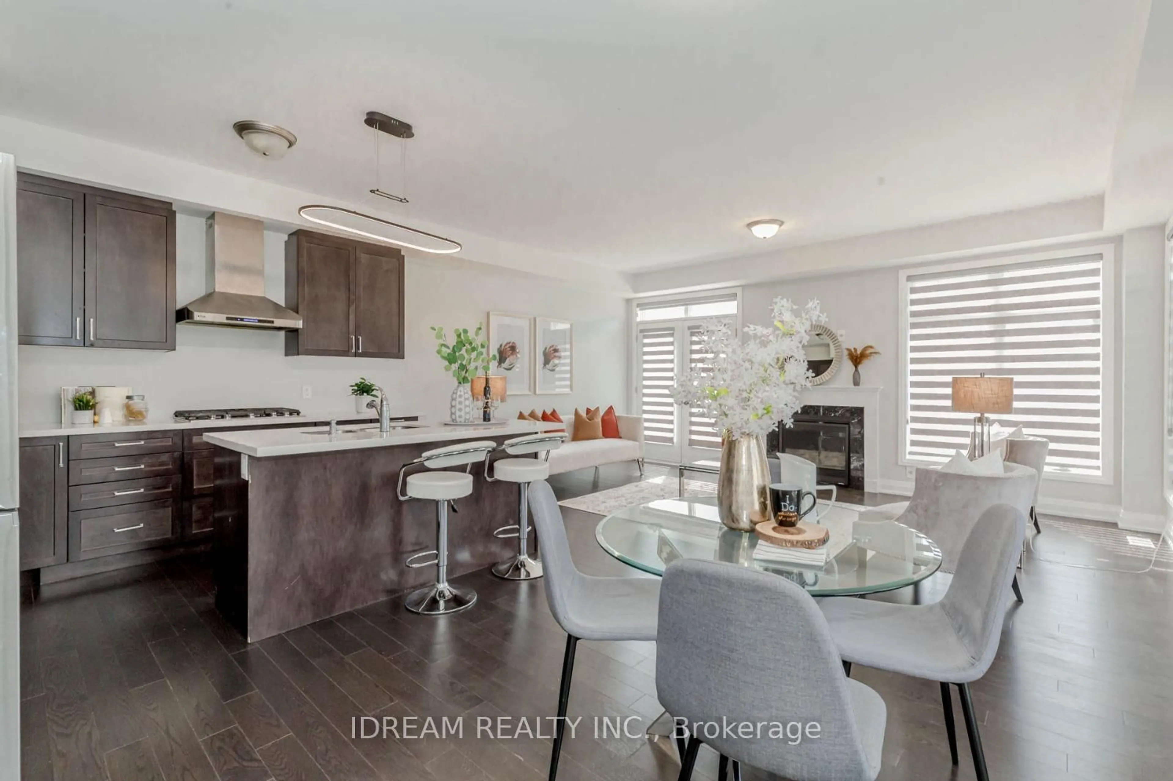 Open concept kitchen, ceramic/tile floor for 73 Brushwood Dr, Brampton Ontario L6Y 6J4