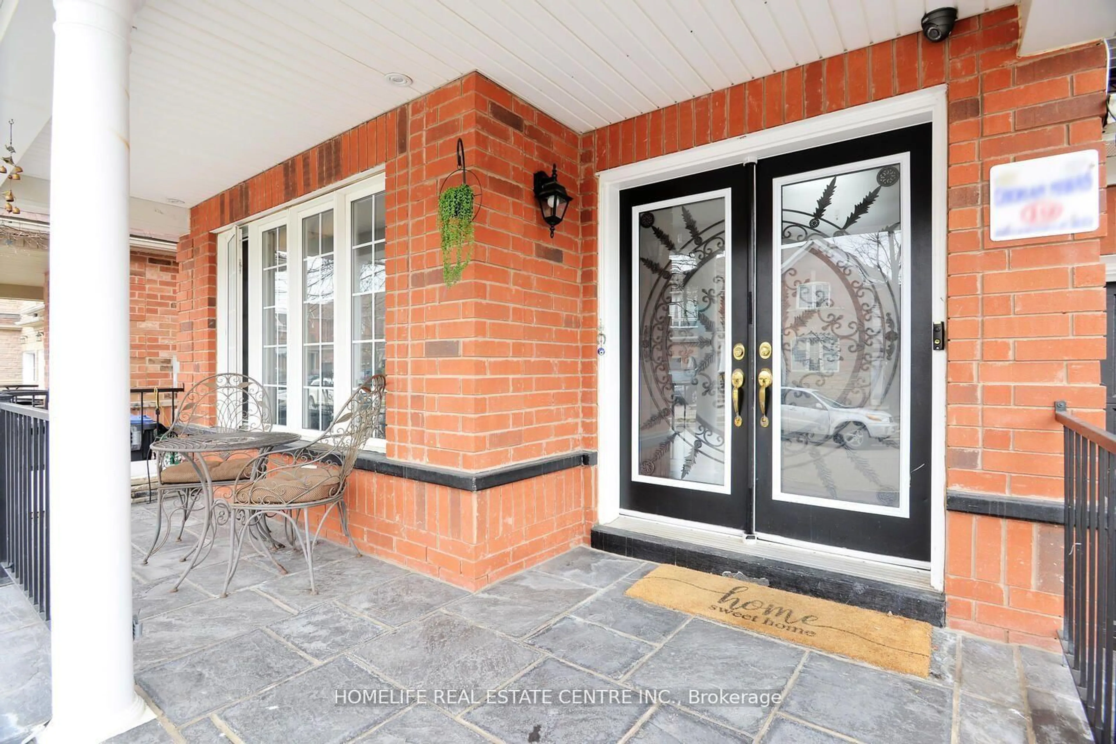 Indoor entryway for 19 Briardale Rd, Brampton Ontario L7A 1S4