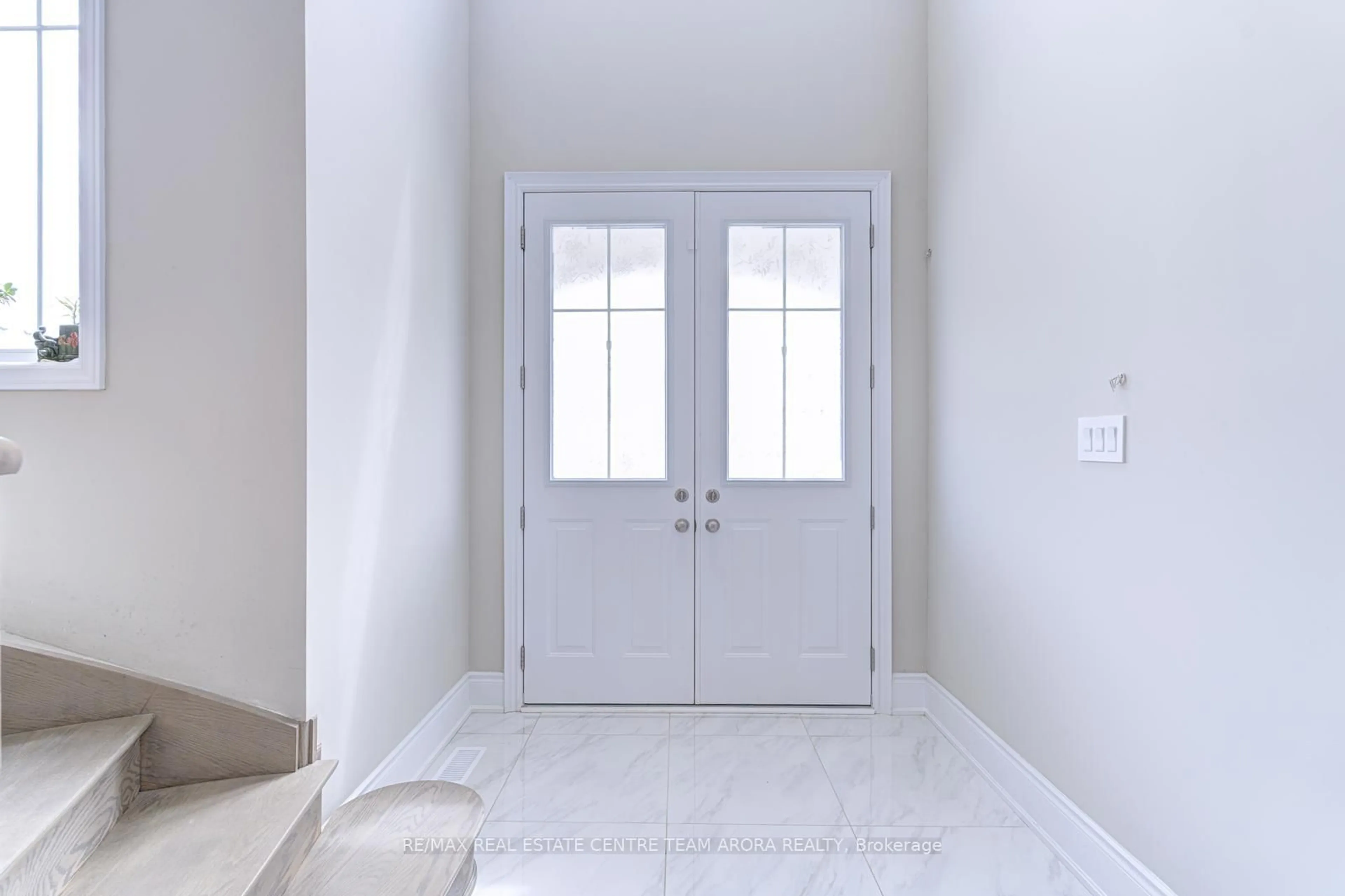 Indoor entryway for 18 Donald Stewart Rd, Brampton Ontario L7A 5J8
