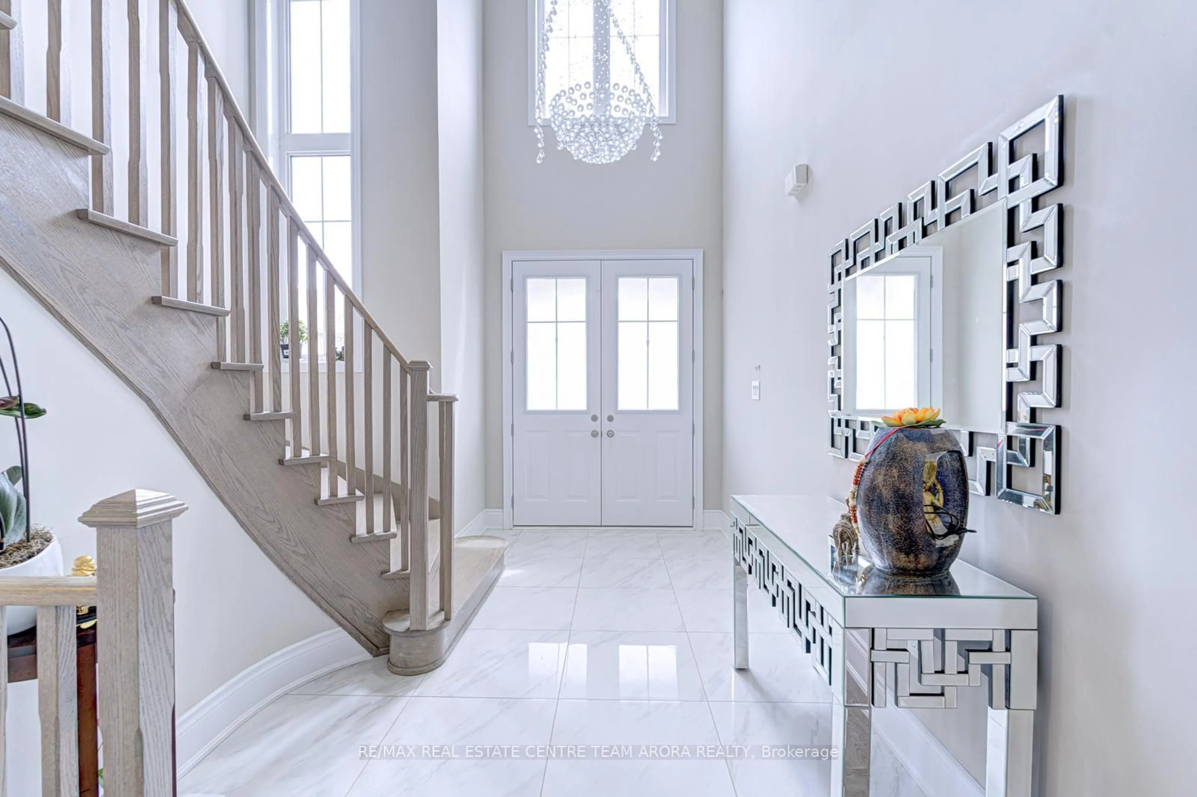 Indoor foyer for 18 Donald Stewart Rd, Brampton Ontario L7A 5J8