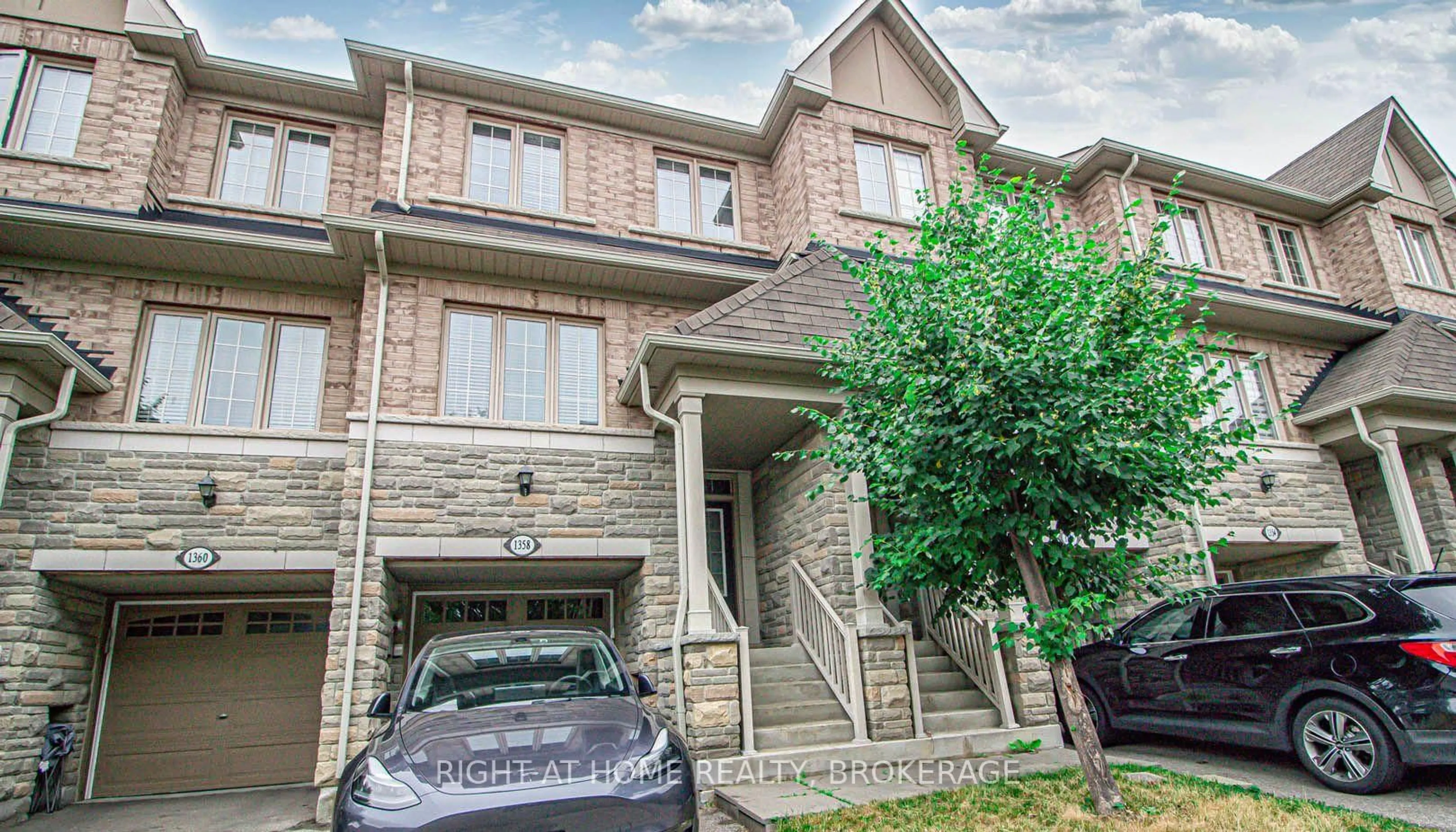Home with brick exterior material, street for 1358 Granrock Cres, Mississauga Ontario L5V 0E1