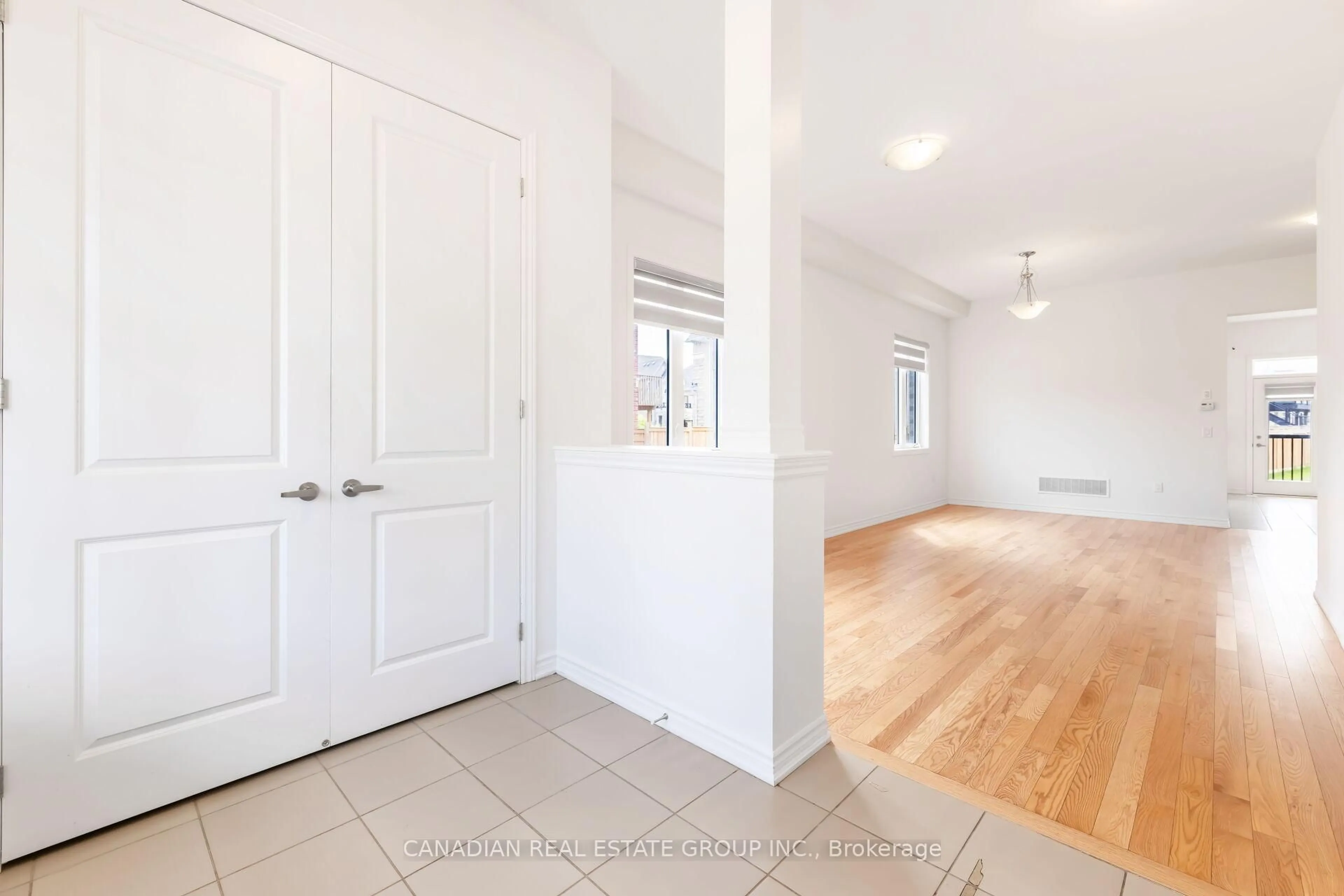 Indoor entryway for 182 Thornbush Blvd, Brampton Ontario L7A 0G4