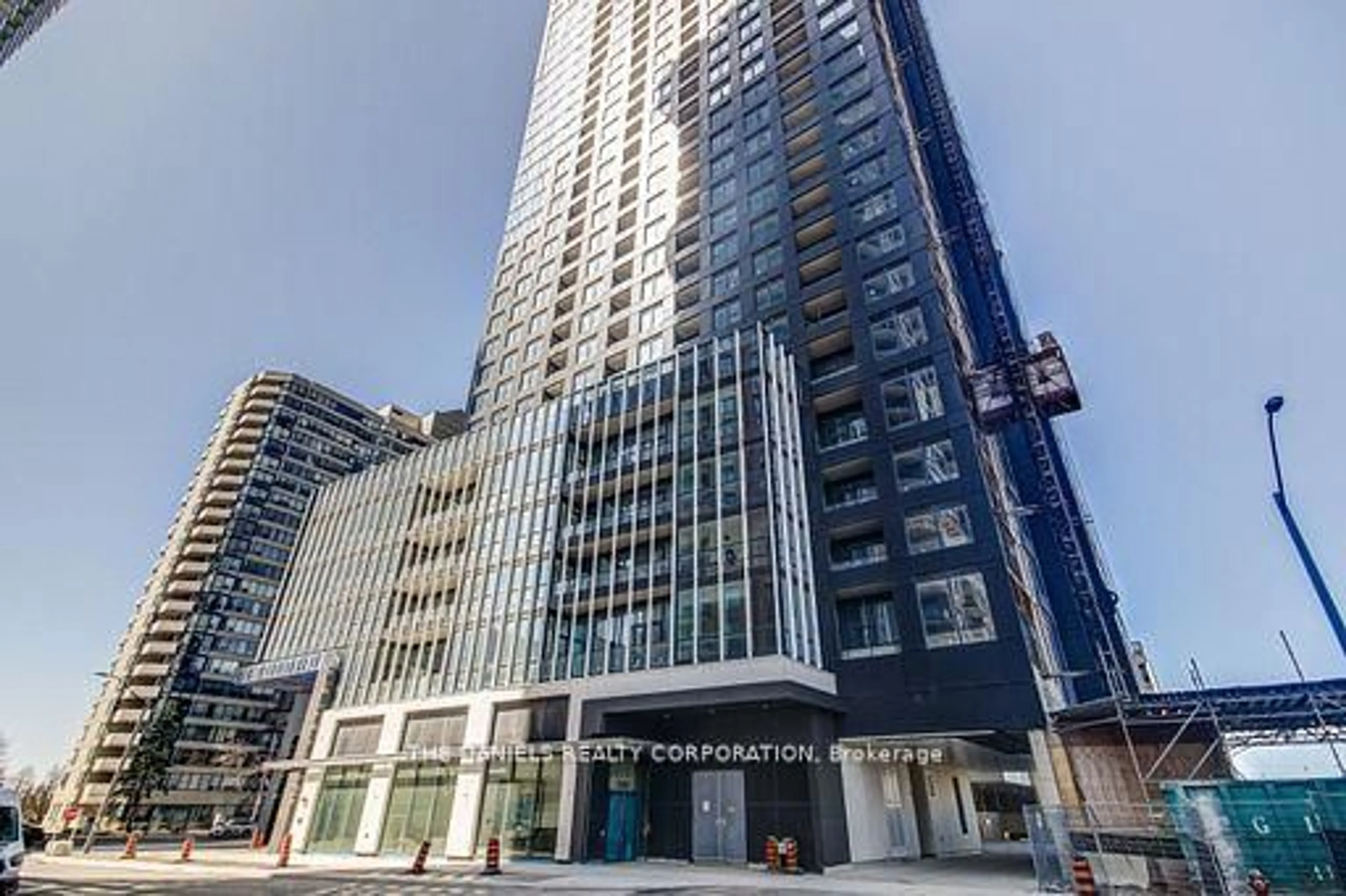 Indoor foyer for 395 Square One Dr #4612, Mississauga Ontario L5B 0P6