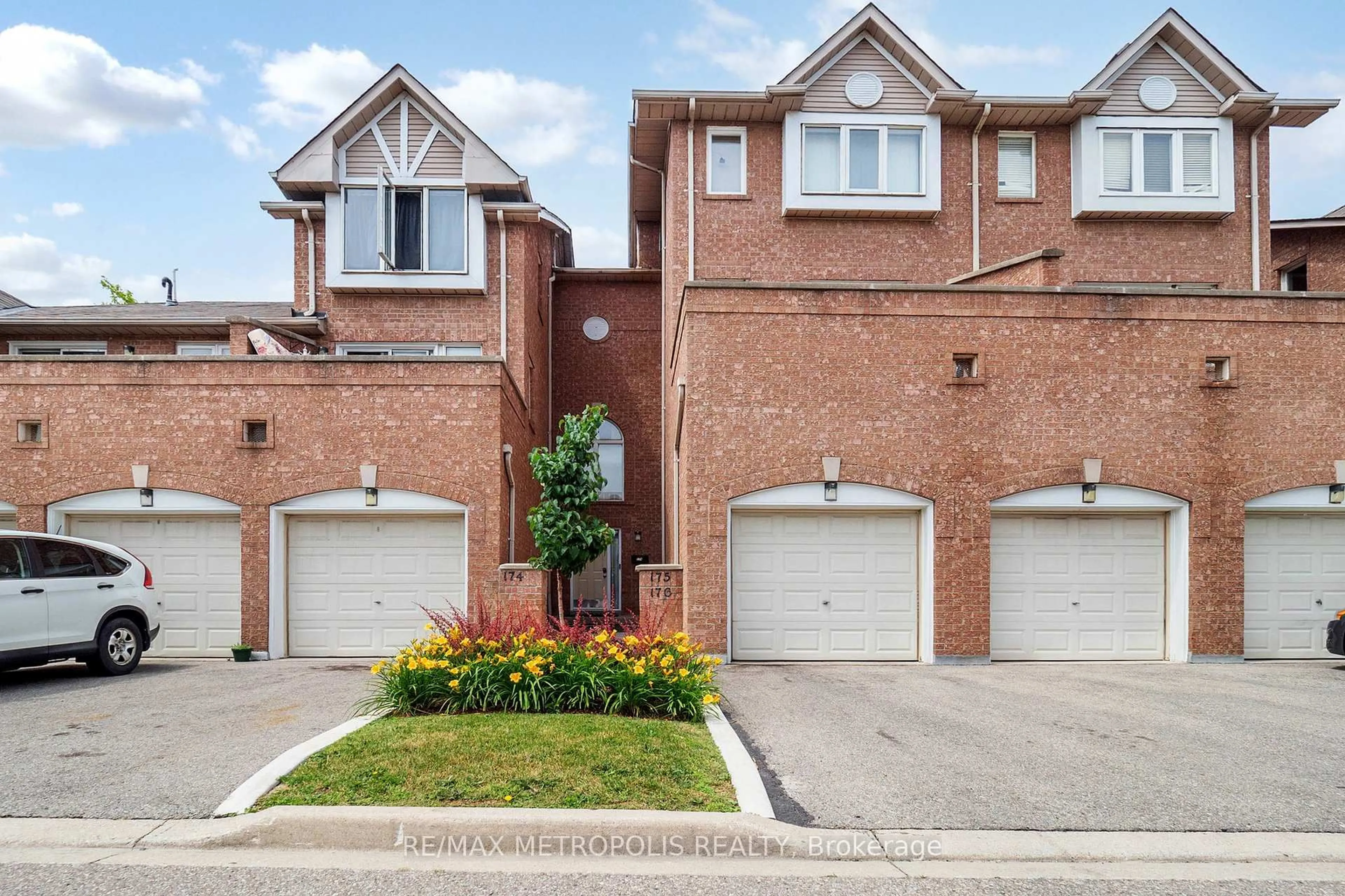 Home with brick exterior material, street for 99 Bristol Rd #176, Mississauga Ontario L4Z 3P4