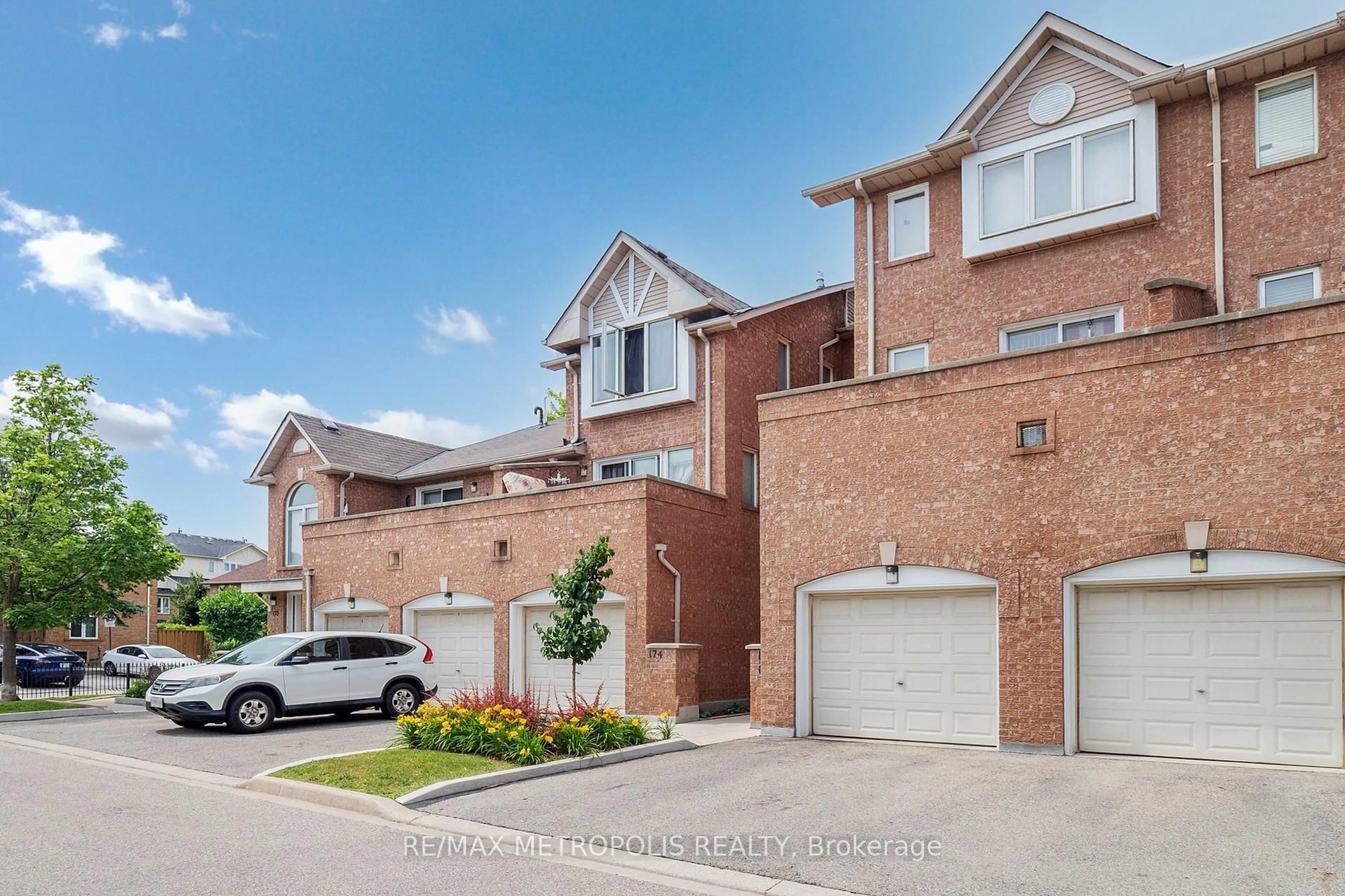 Home with brick exterior material, street for 99 Bristol Rd #176, Mississauga Ontario L4Z 3P4
