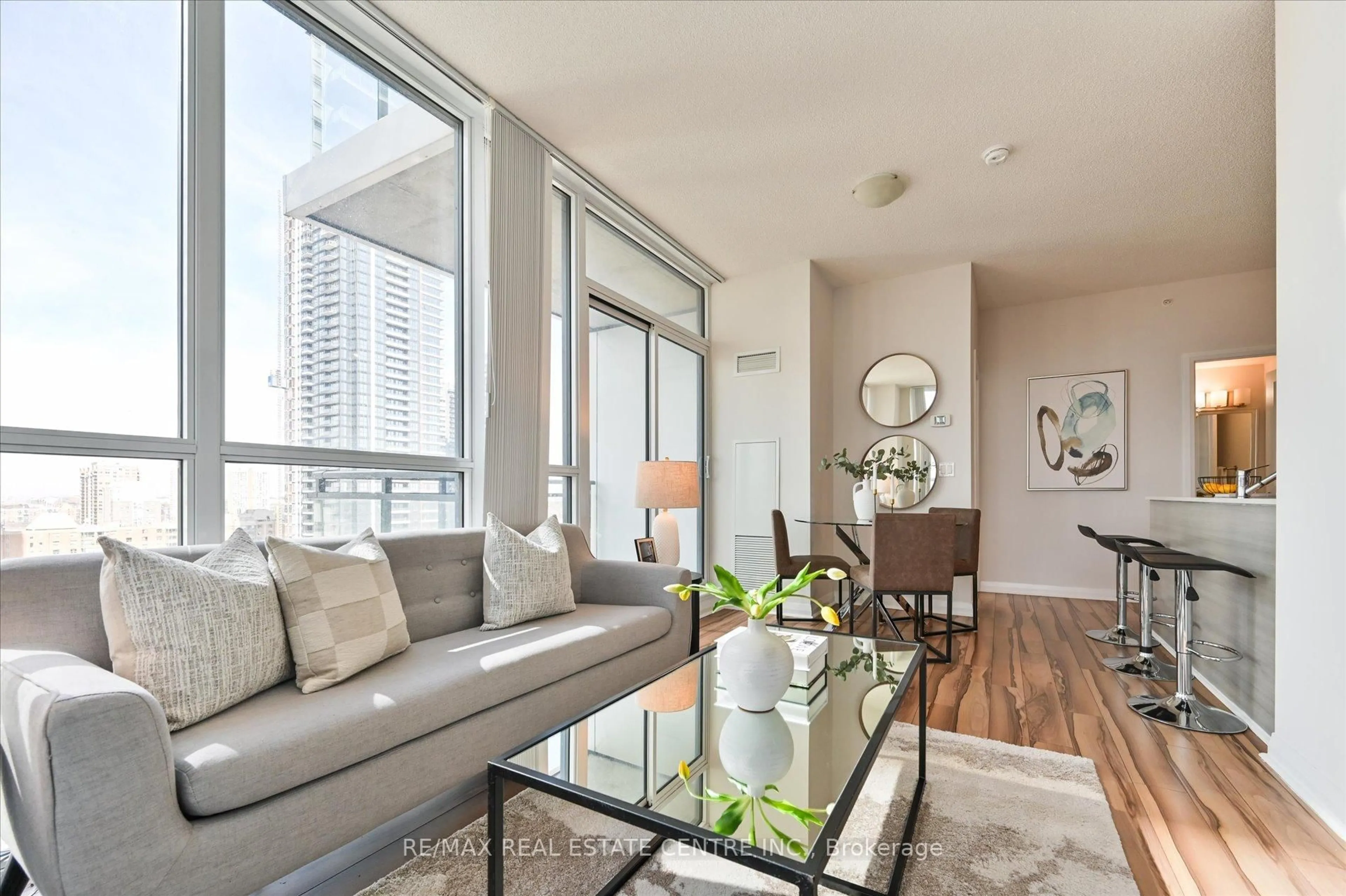 Living room with furniture, unknown for 55 Eglinton Ave #1402, Mississauga Ontario L5R 0E4