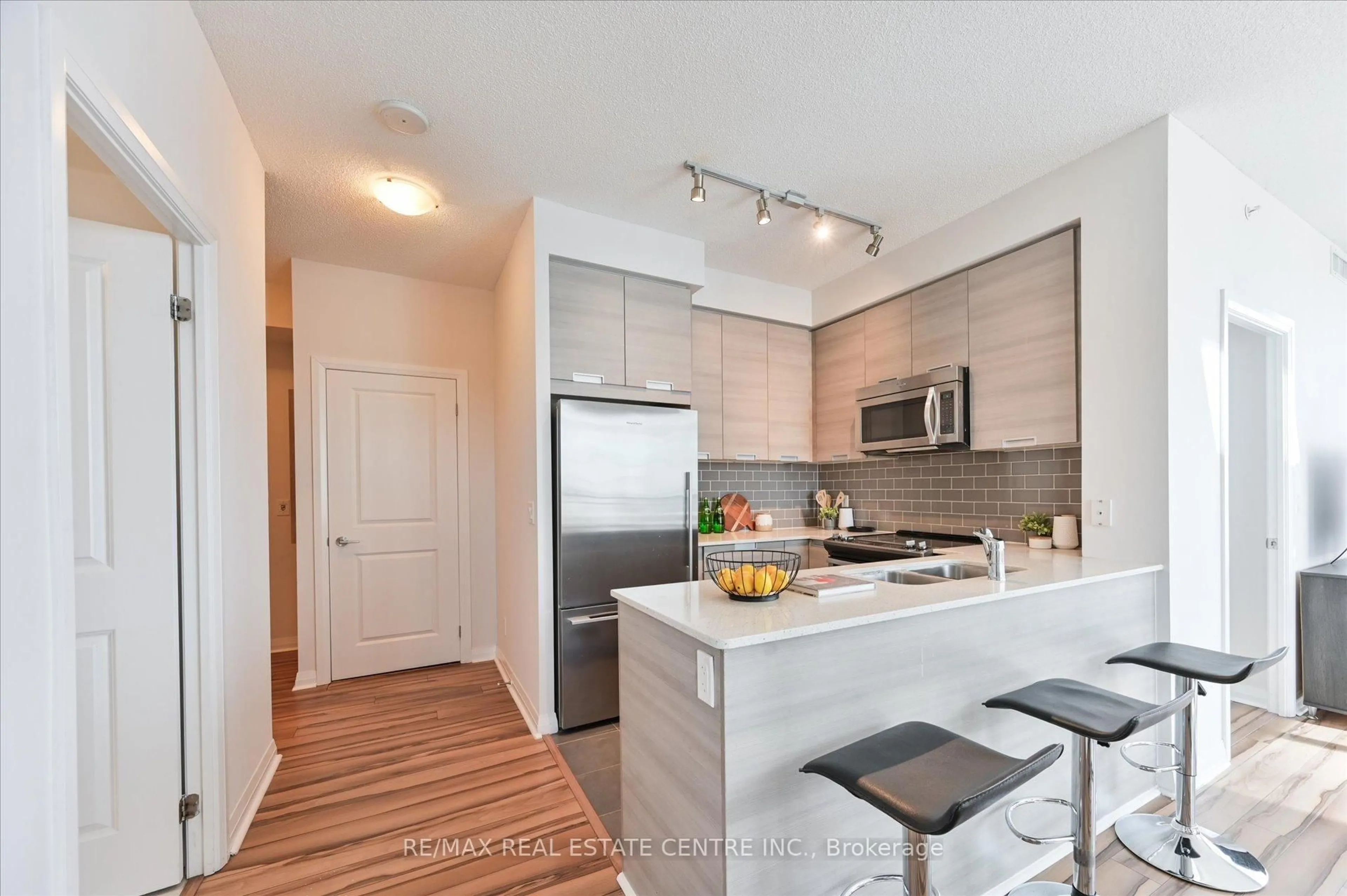 Unknown for 55 Eglinton Ave #1402, Mississauga Ontario L5R 0E4