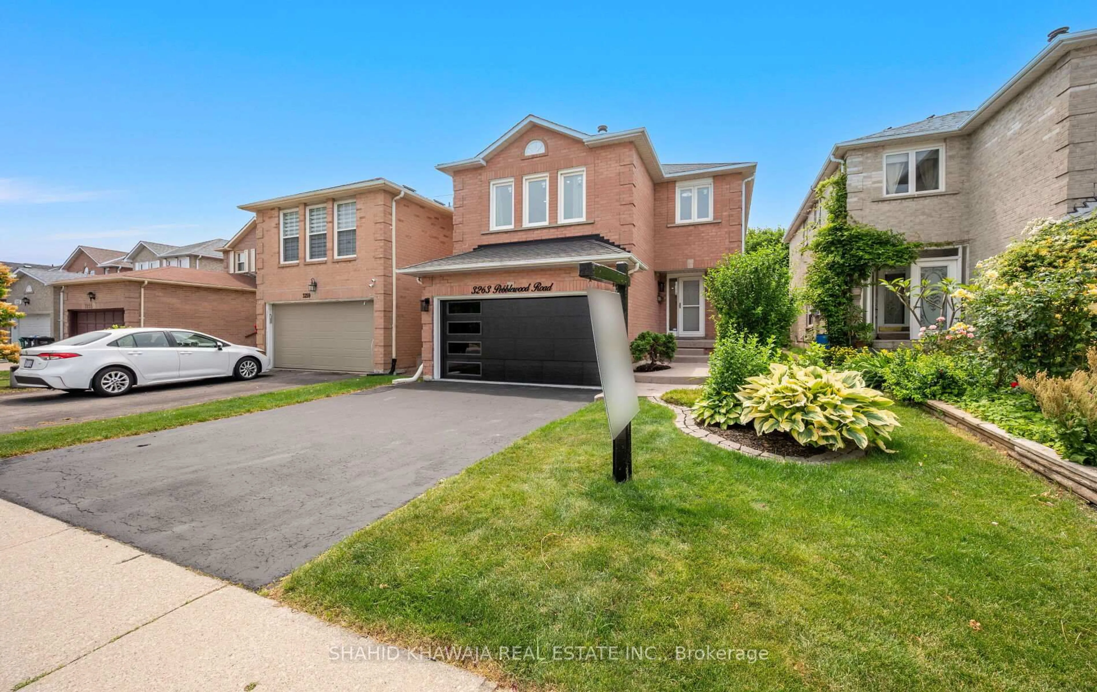 Home with brick exterior material, street for 3263 Pebblewood Rd, Mississauga Ontario L5N 6P4