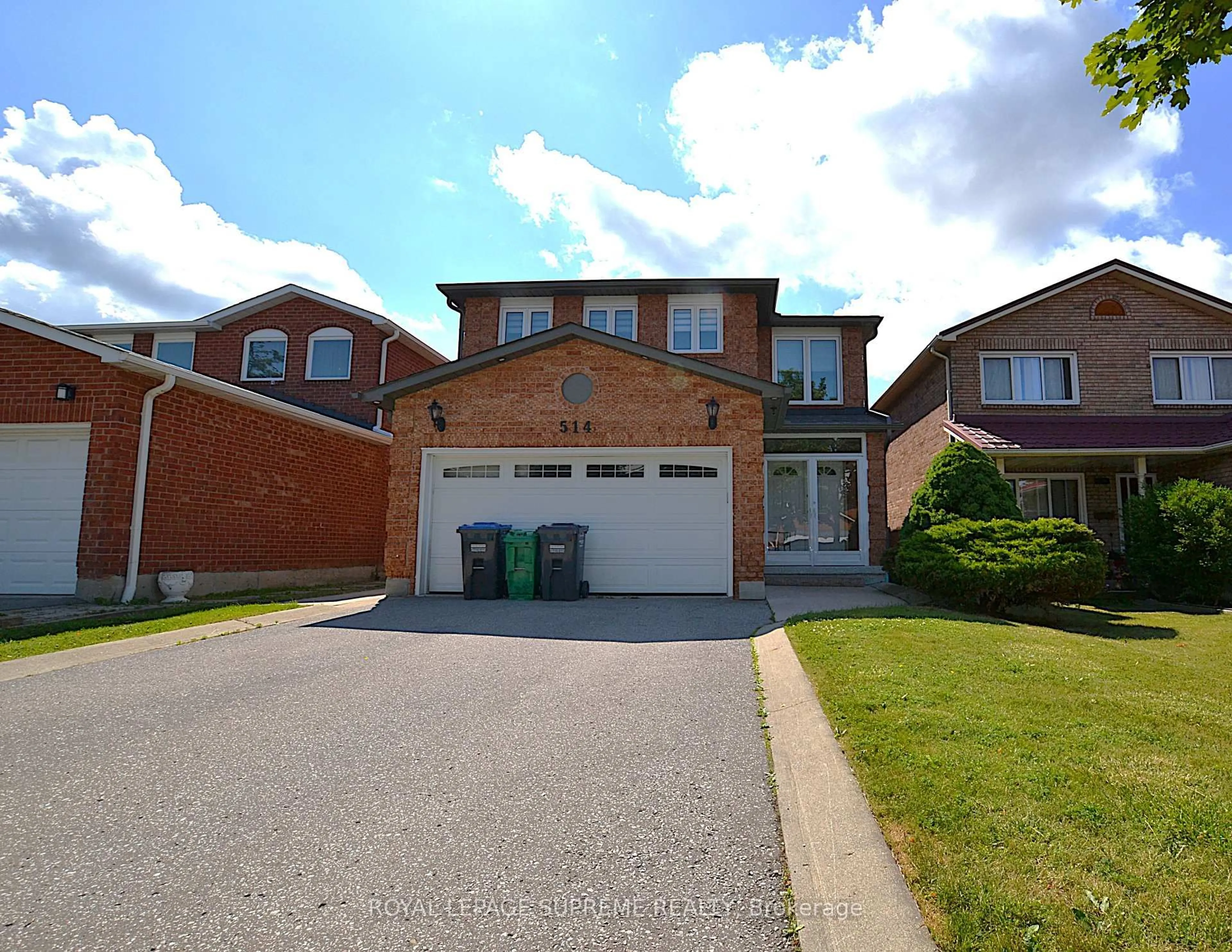 Home with brick exterior material, street for 514 Petawawa Cres, Mississauga Ontario L4Z 2N4