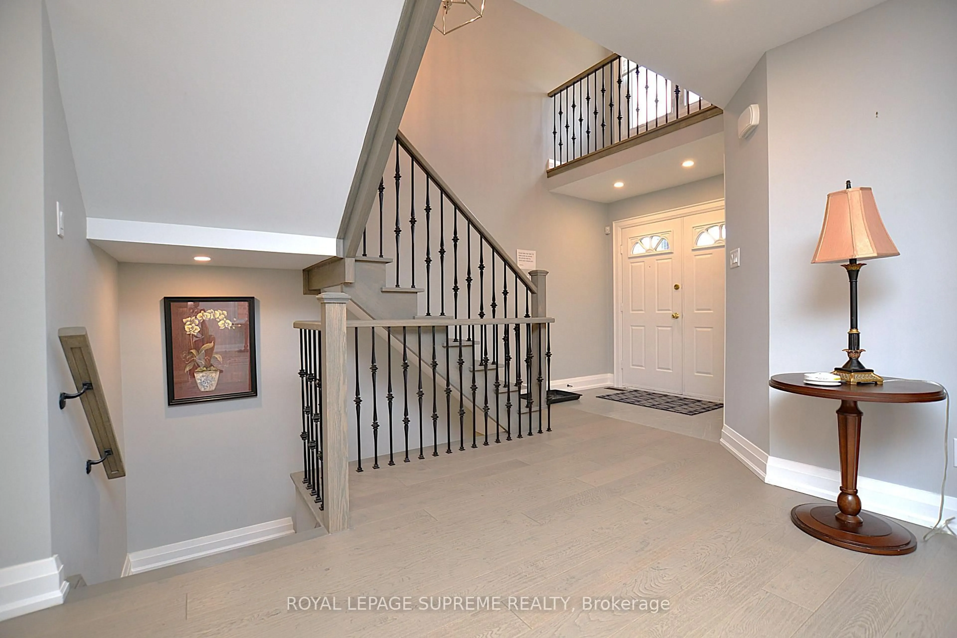 Indoor foyer for 514 Petawawa Cres, Mississauga Ontario L4Z 2N4