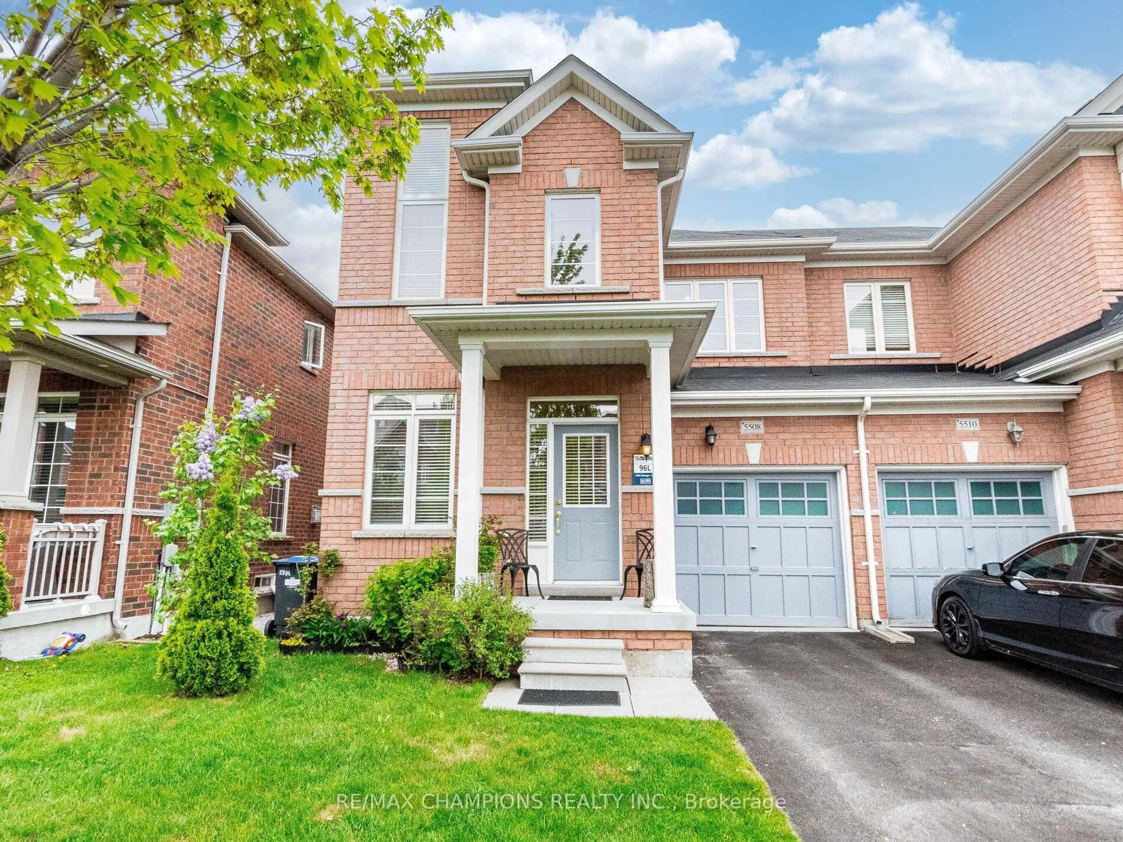 Home with brick exterior material, street for 5508 Bellaggio Cres, Mississauga Ontario L5V 0C5