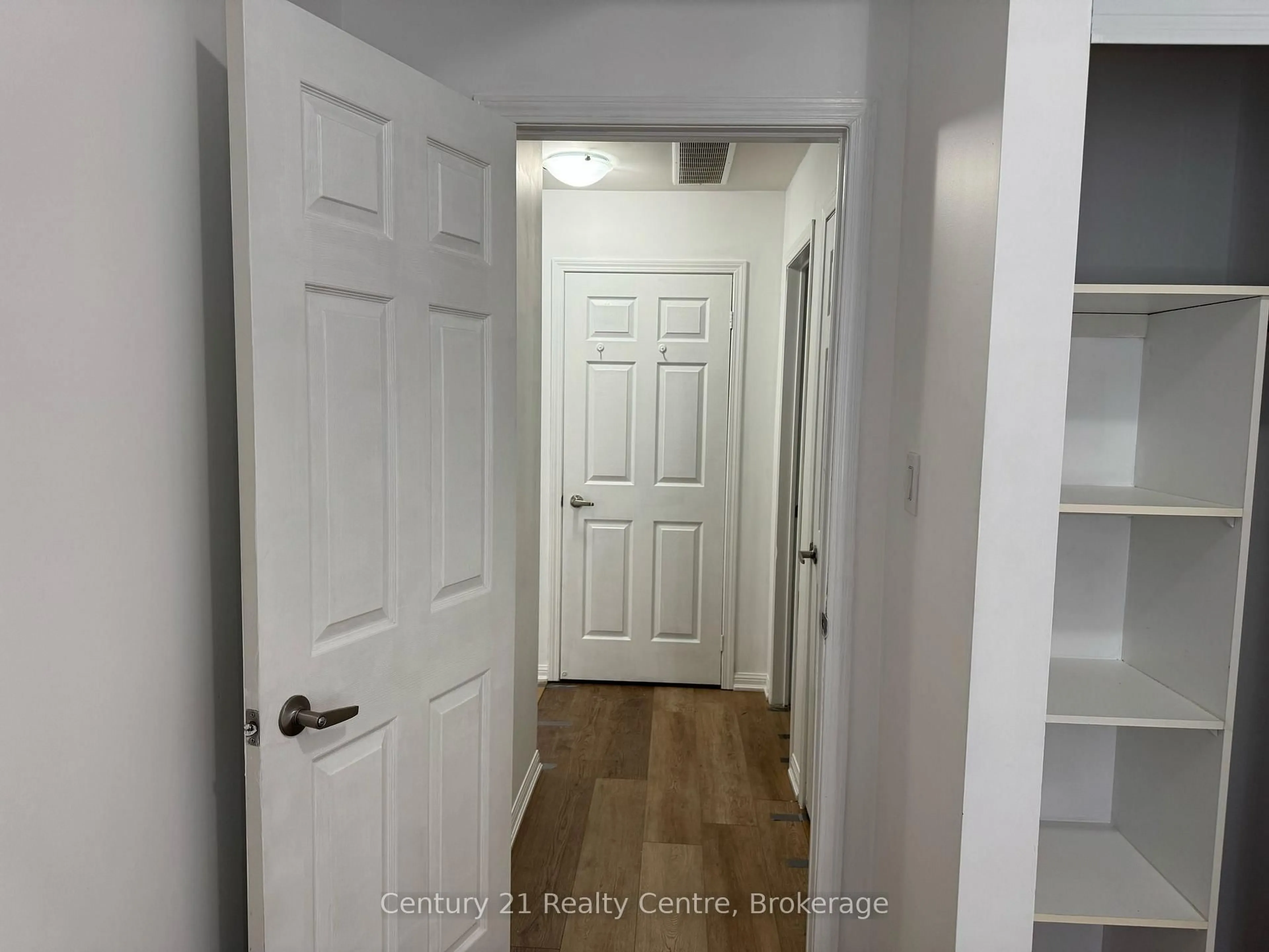 Indoor entryway for 250 Sunny Meadow Blvd #329, Brampton Ontario L7A 0A1