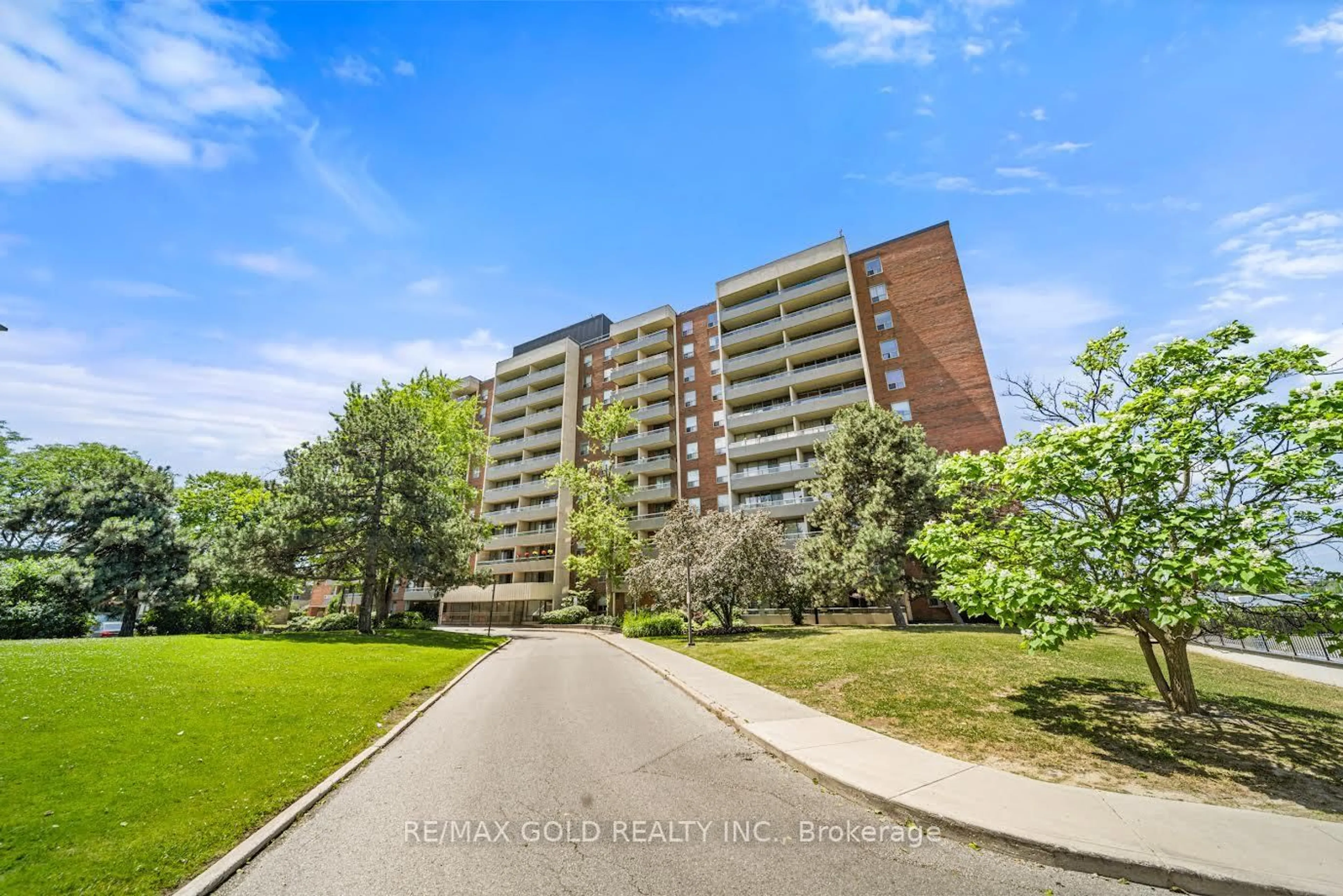 A pic from outside/outdoor area/front of a property/back of a property/a pic from drone, unknown for 9 Four Winds Dr #206, Toronto Ontario M3J 2S9
