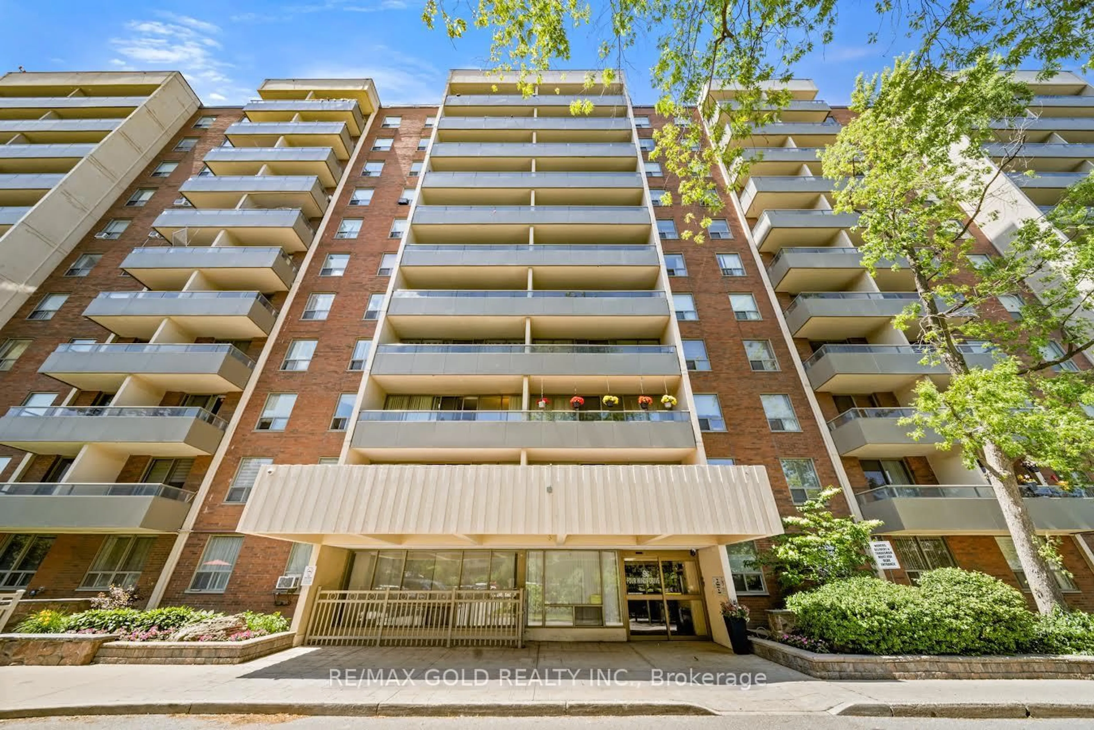 Indoor foyer for 9 Four Winds Dr #206, Toronto Ontario M3J 2S9