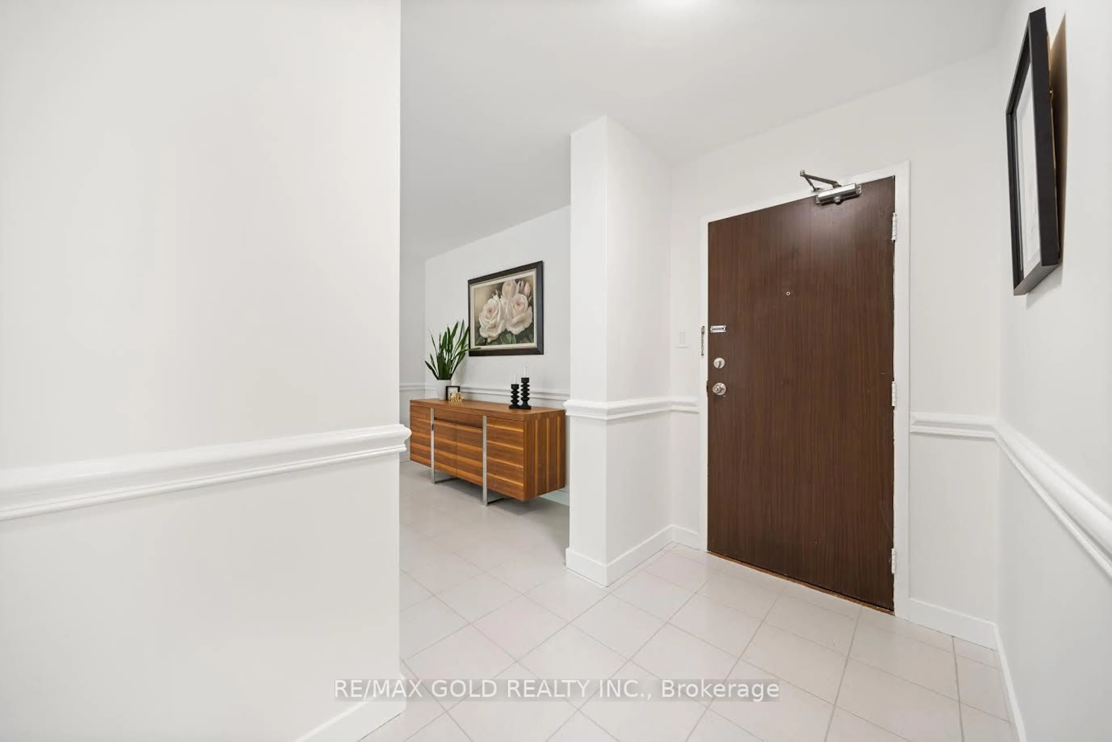 Indoor entryway for 9 Four Winds Dr #206, Toronto Ontario M3J 2S9