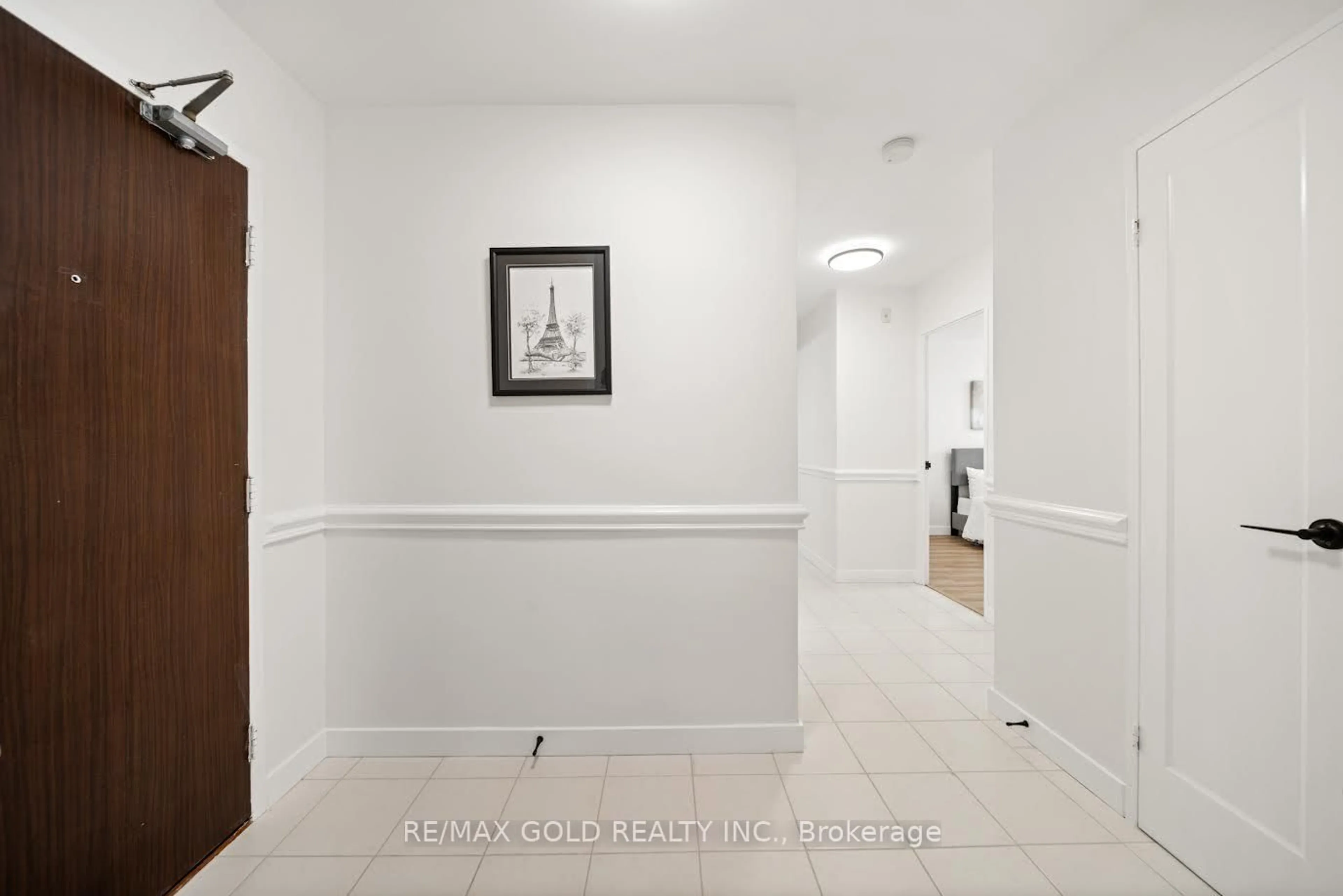 Indoor entryway for 9 Four Winds Dr #206, Toronto Ontario M3J 2S9