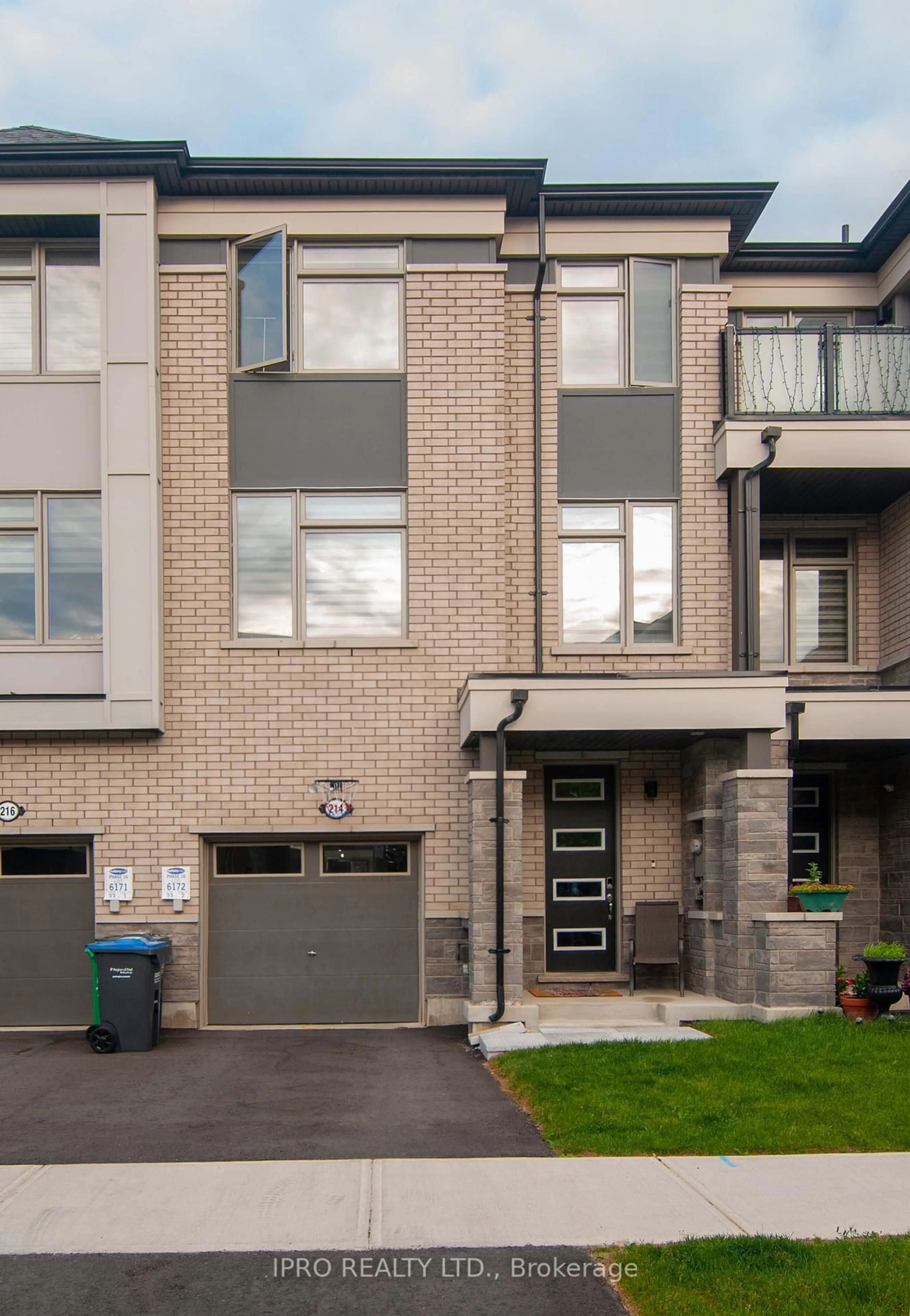 Home with brick exterior material, street for 214 Keppel Circ, Brampton Ontario L7A 5K3