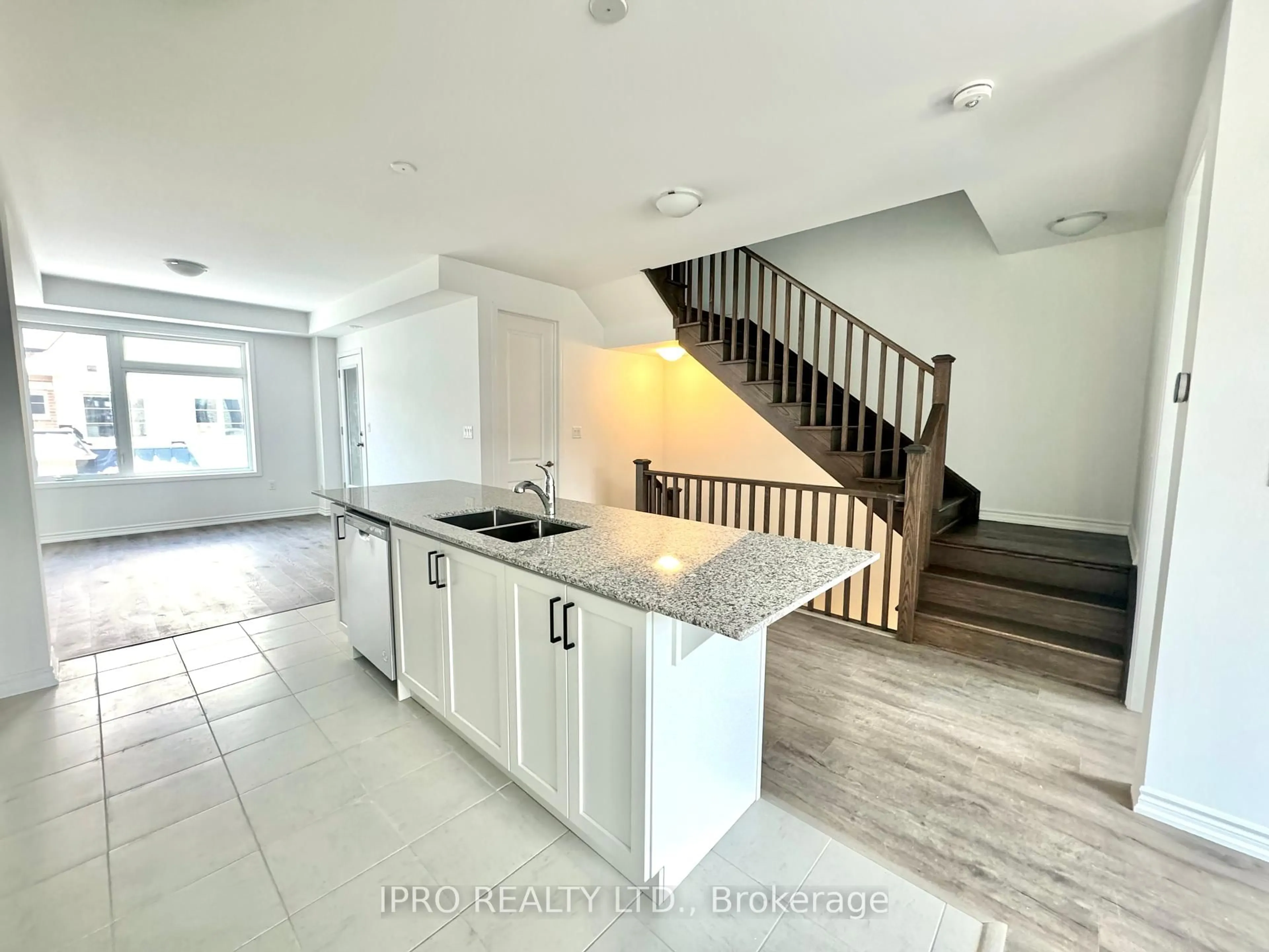 Open concept kitchen, unknown for 214 Keppel Circ, Brampton Ontario L7A 5K3