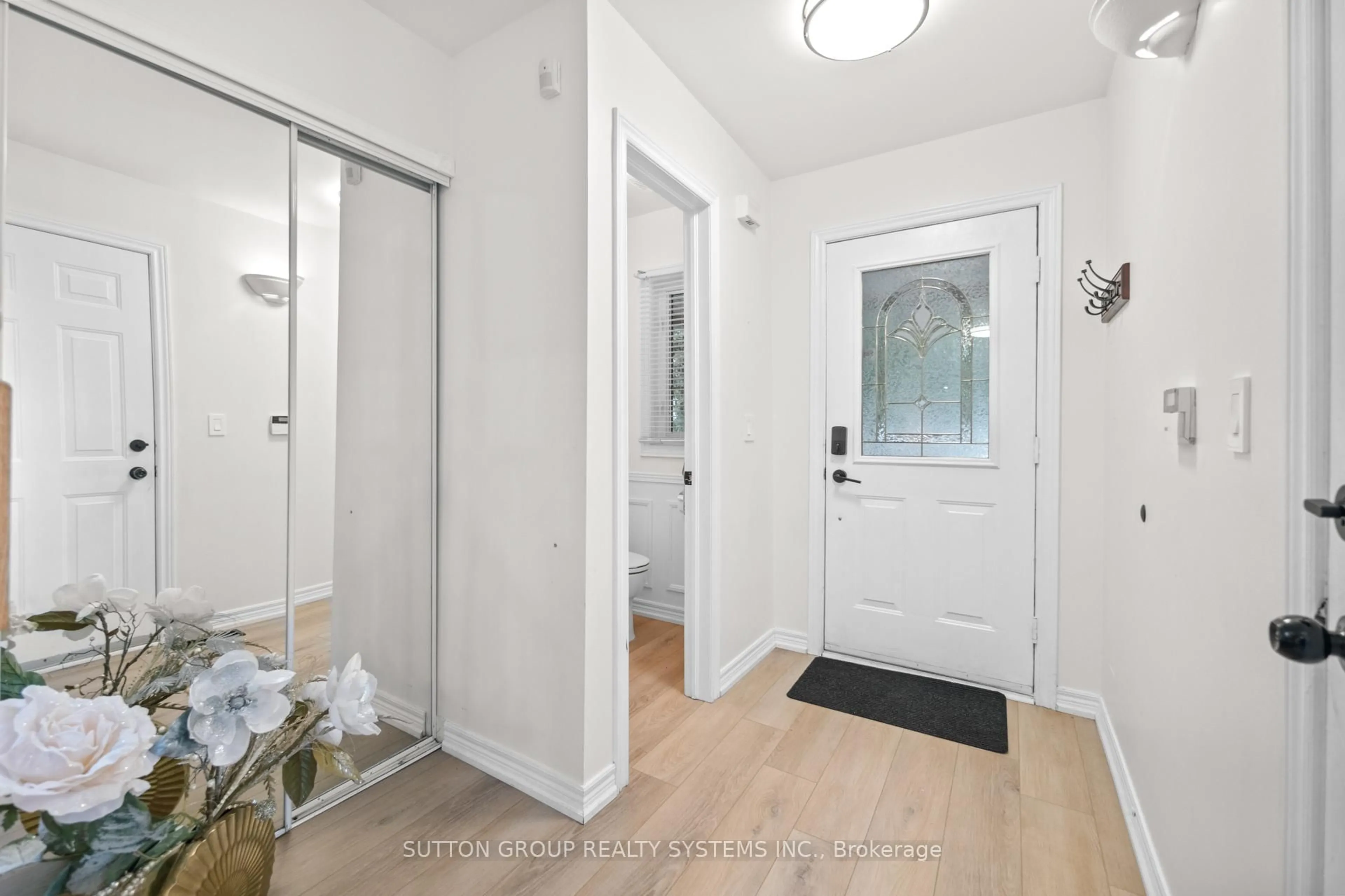 Indoor entryway for 2871 Darien Rd #35, Burlington Ontario L7M 4R6