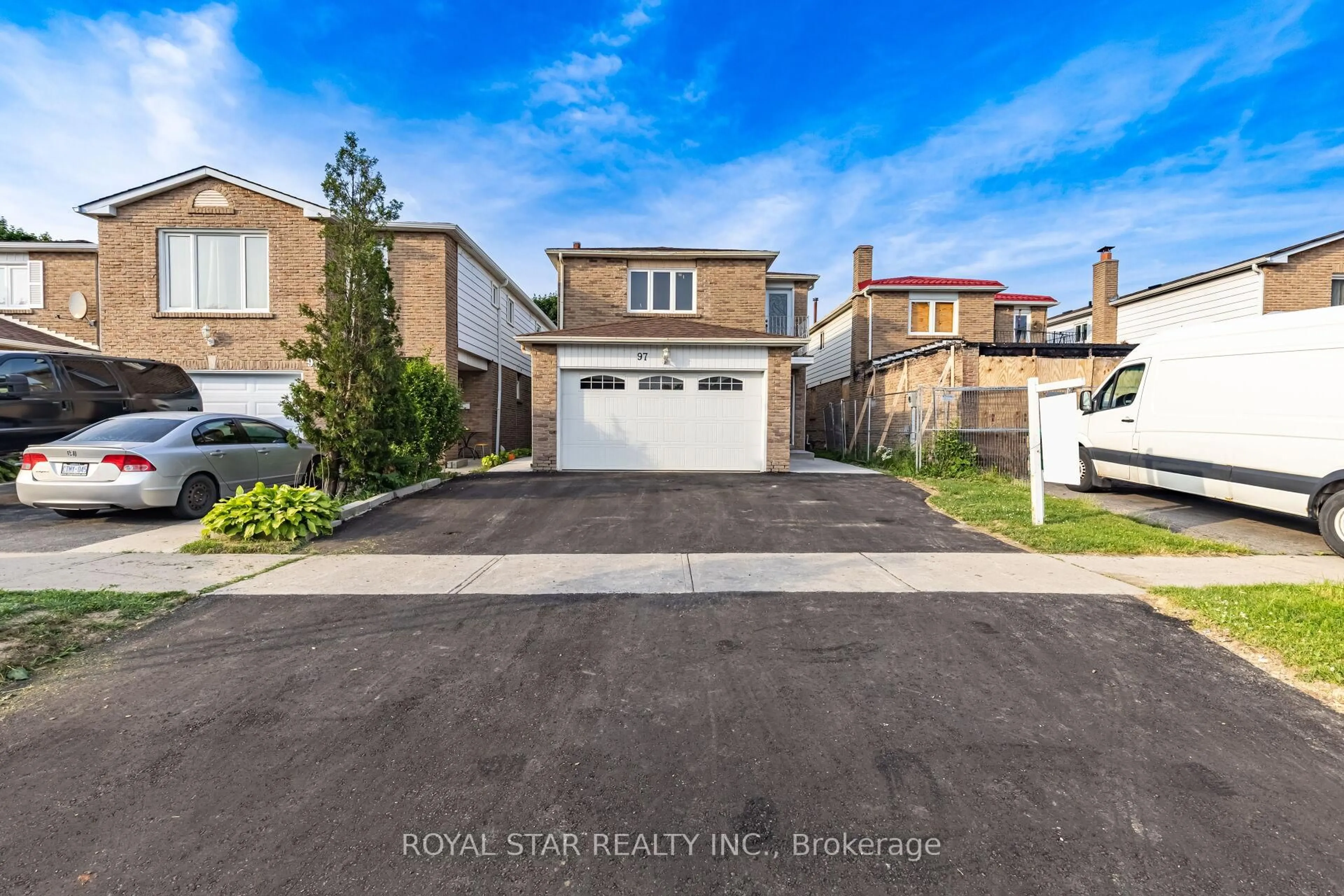 A pic from outside/outdoor area/front of a property/back of a property/a pic from drone, street for 97 Banting Cres, Brampton Ontario L6Y 2L9