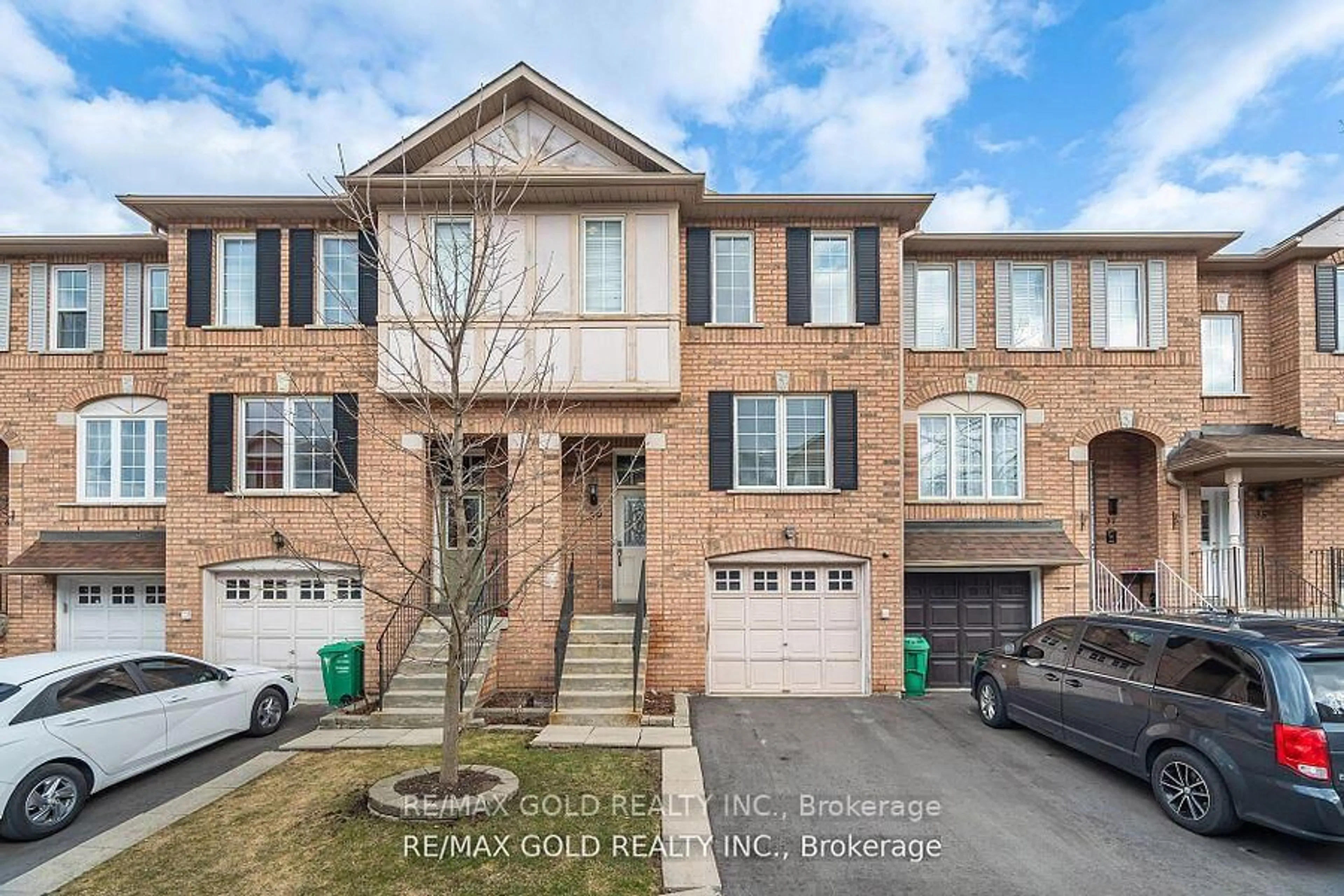 A pic from outside/outdoor area/front of a property/back of a property/a pic from drone, street for 2 Claybrick Crt #39, Brampton Ontario L6V 4M7