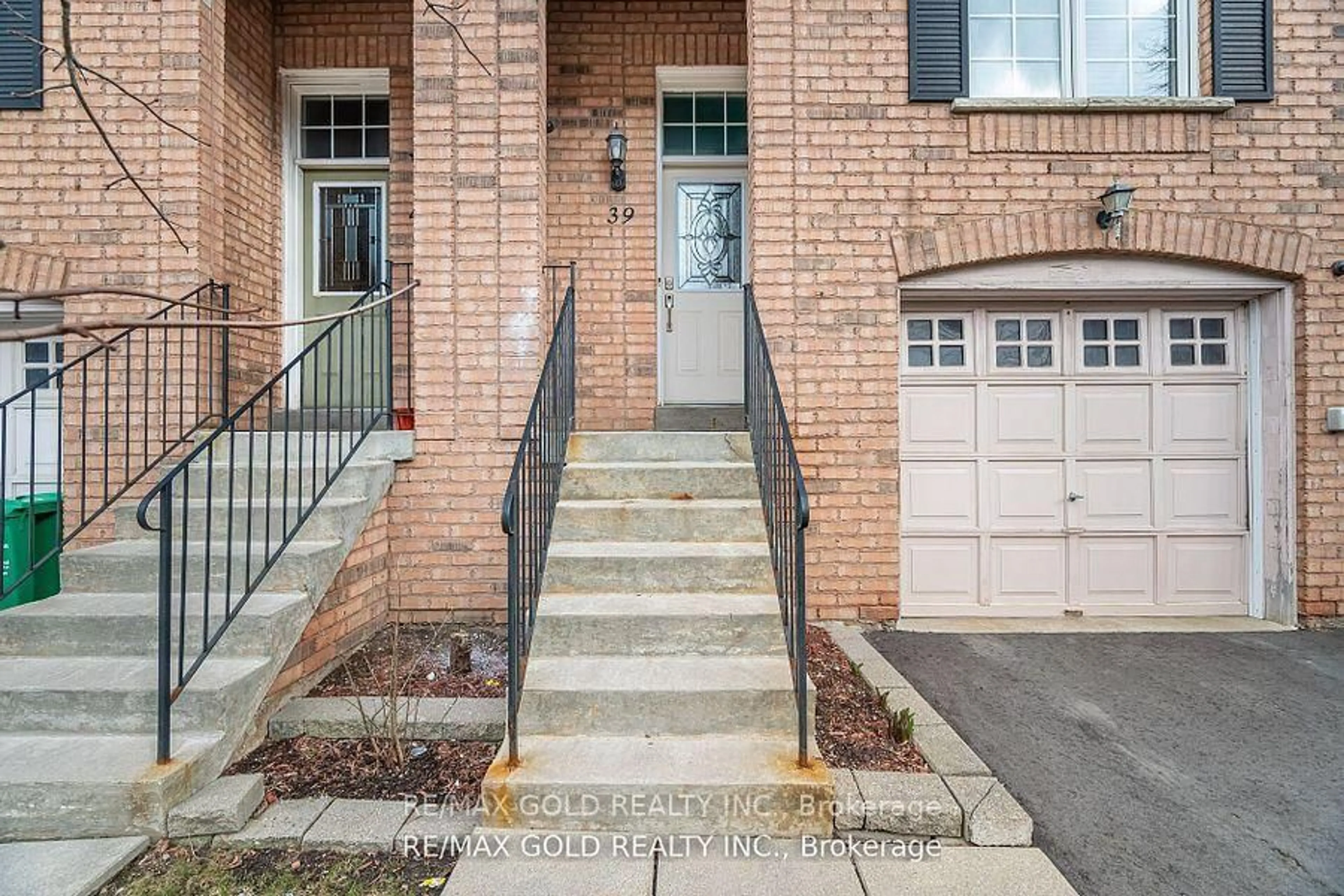 Unknown for 2 Claybrick Crt #39, Brampton Ontario L6V 4M7