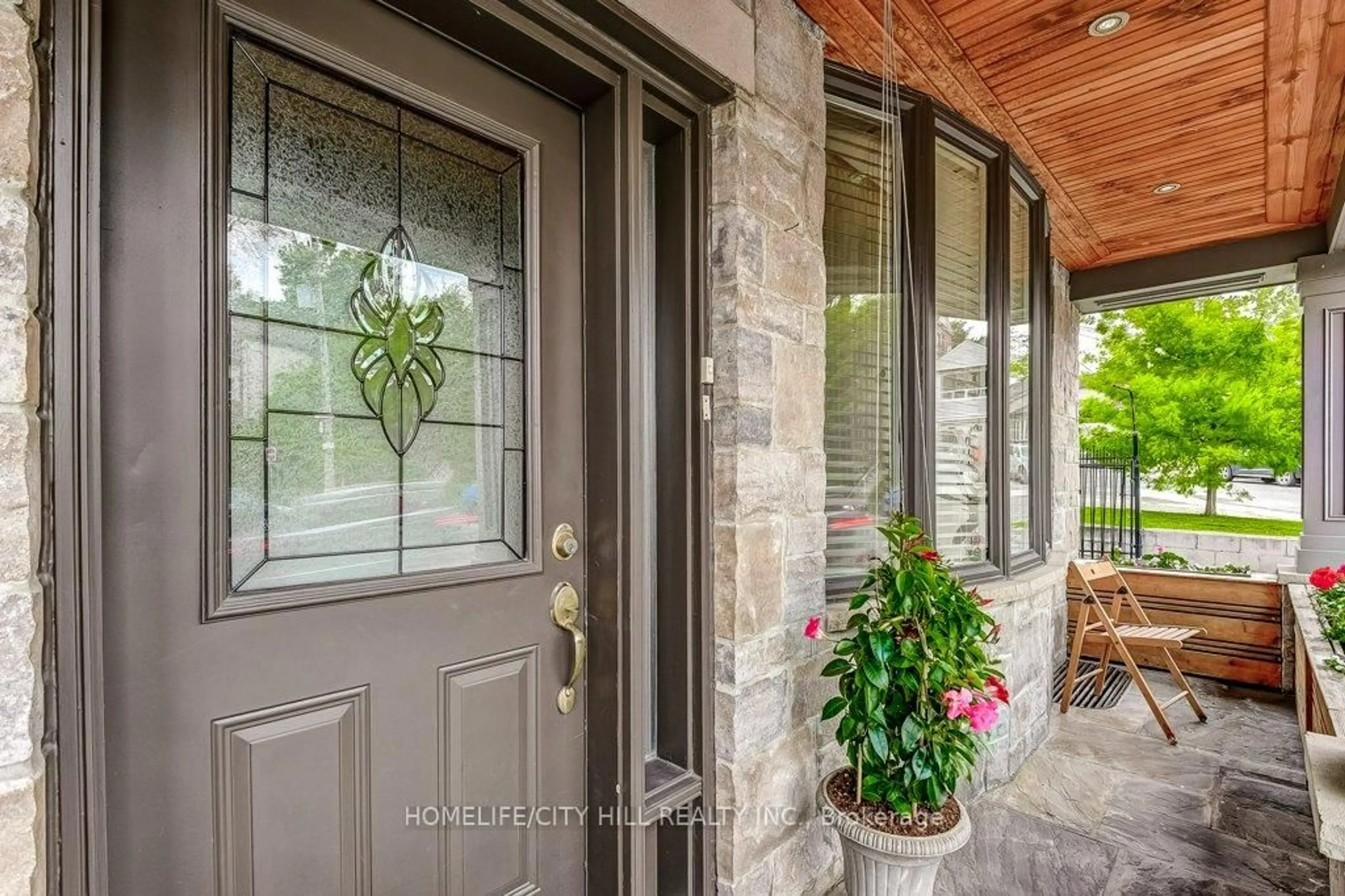 Indoor entryway for 46 Kenora Cres, Toronto Ontario M6M 1C7