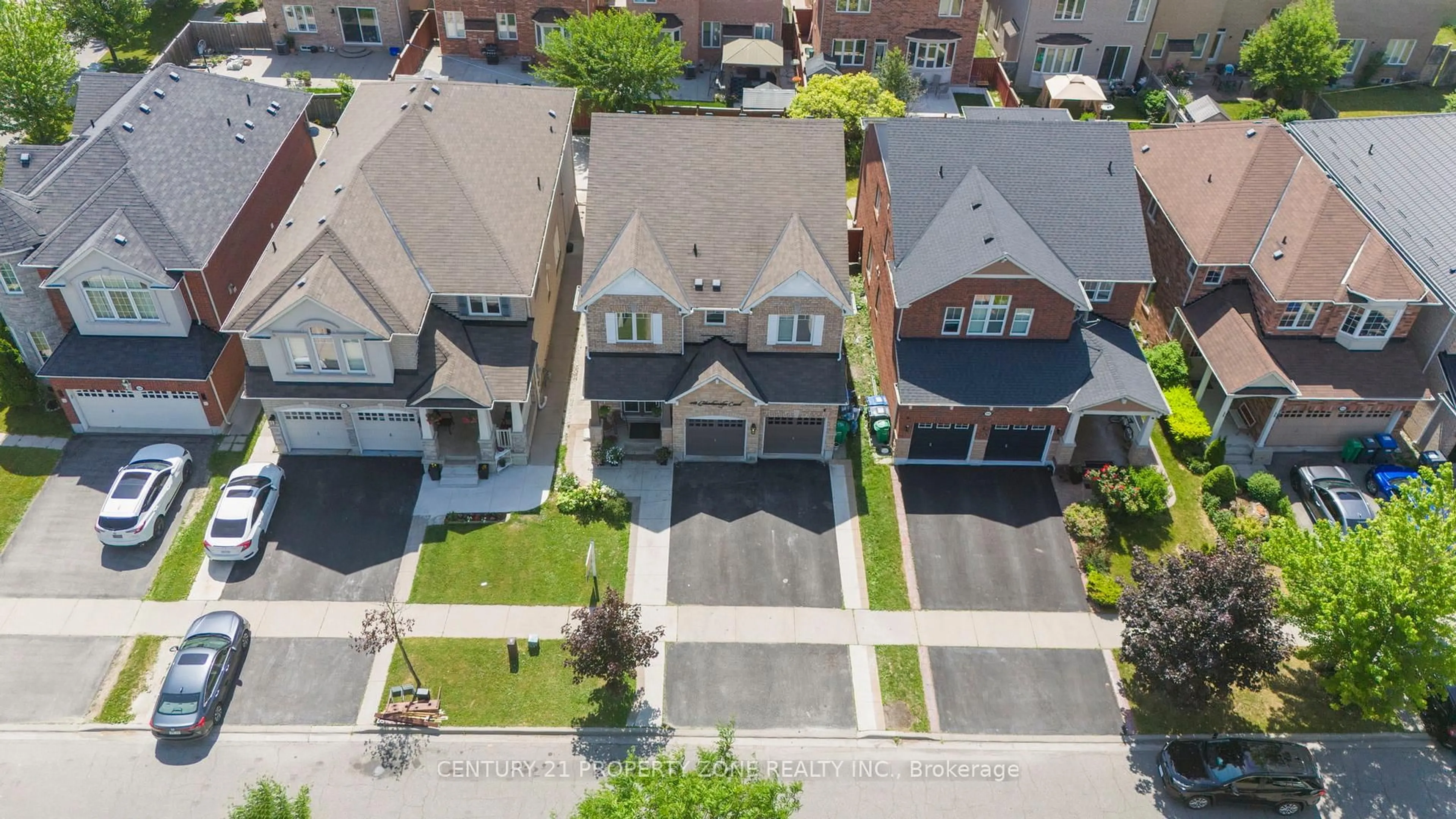 A pic from outside/outdoor area/front of a property/back of a property/a pic from drone, street for 416 Meadowridge Crt, Mississauga Ontario L5W 0B6