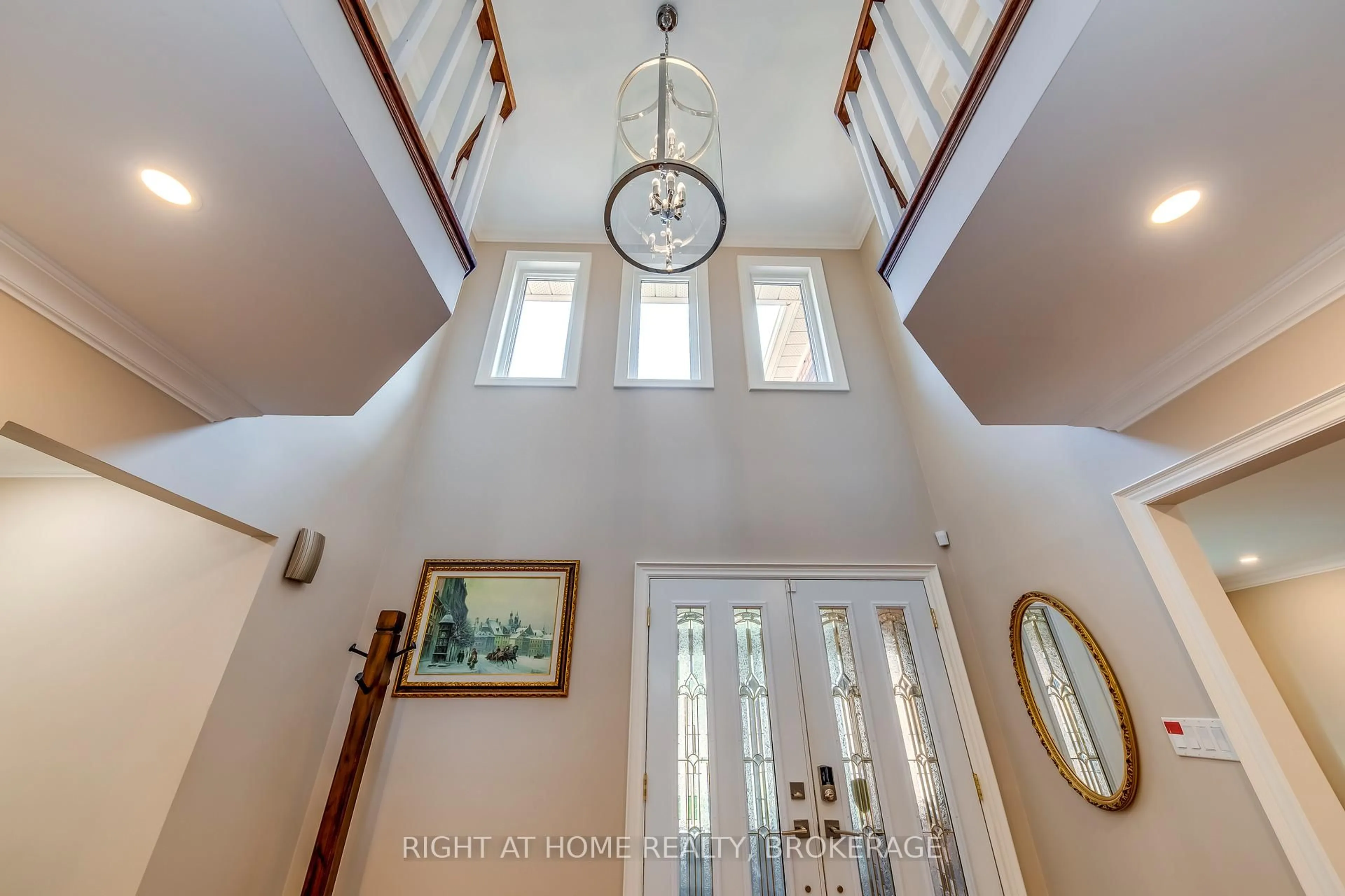 Indoor foyer for 1311 Playter Pl, Oakville Ontario L6M 2V1