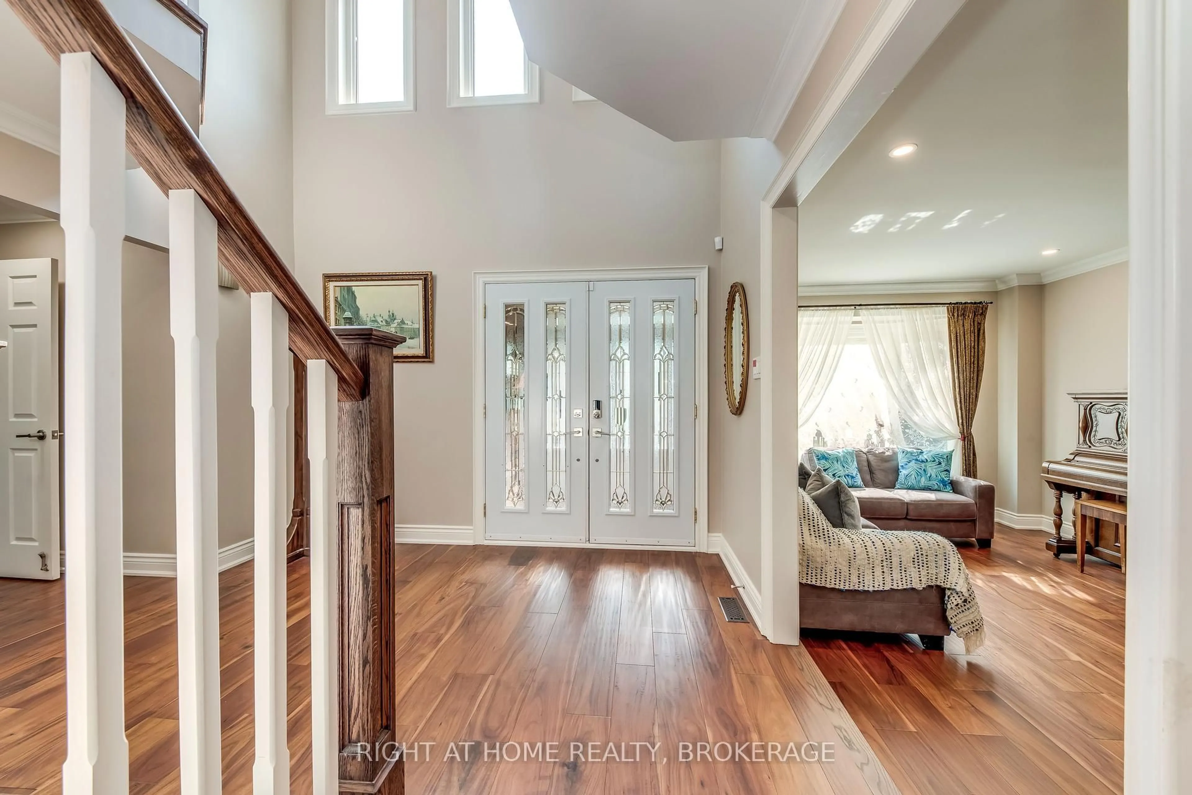Indoor entryway for 1311 Playter Pl, Oakville Ontario L6M 2V1