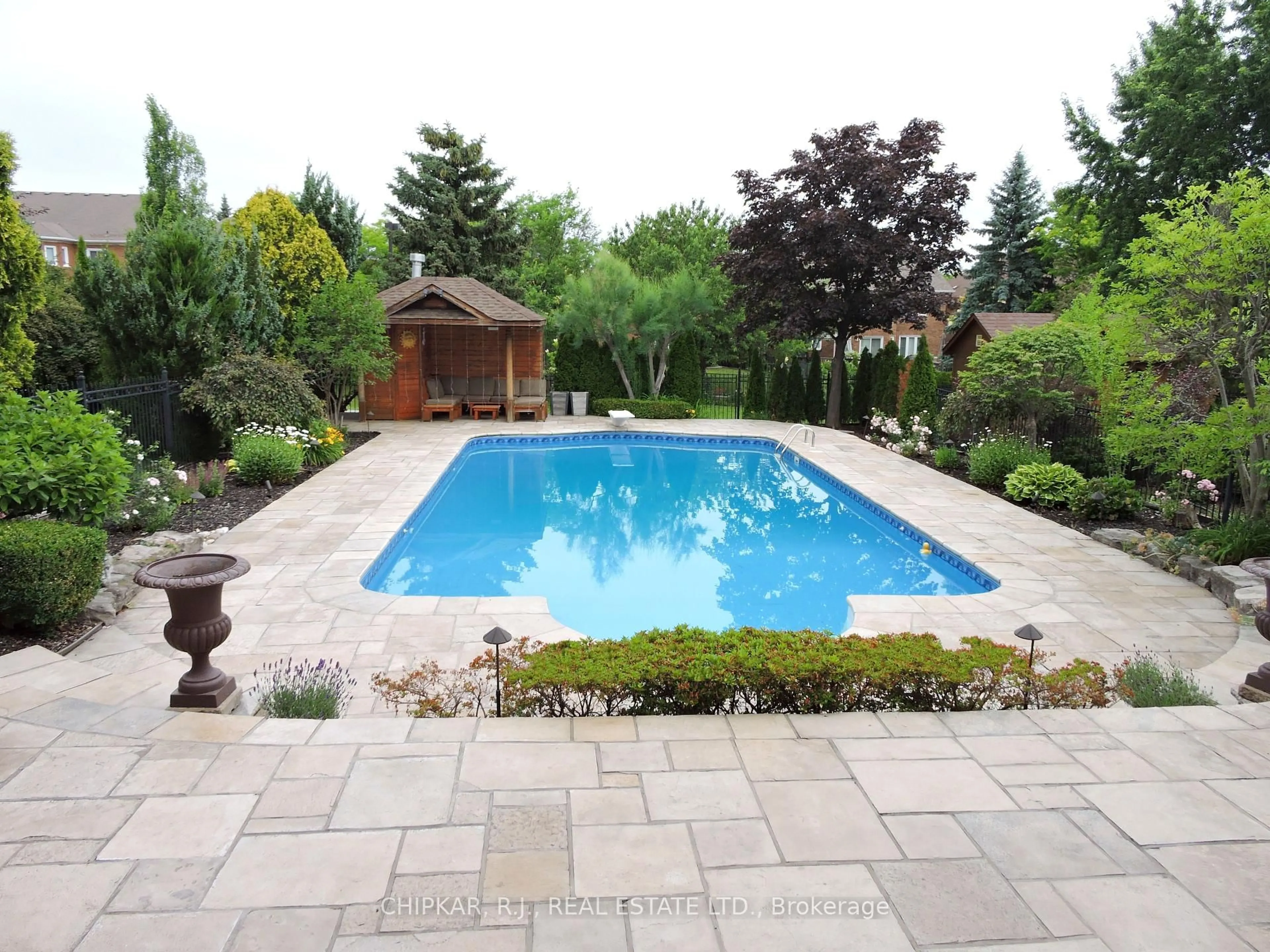 Pool for 2917 Coulson Crt, Mississauga Ontario L5M 5S8