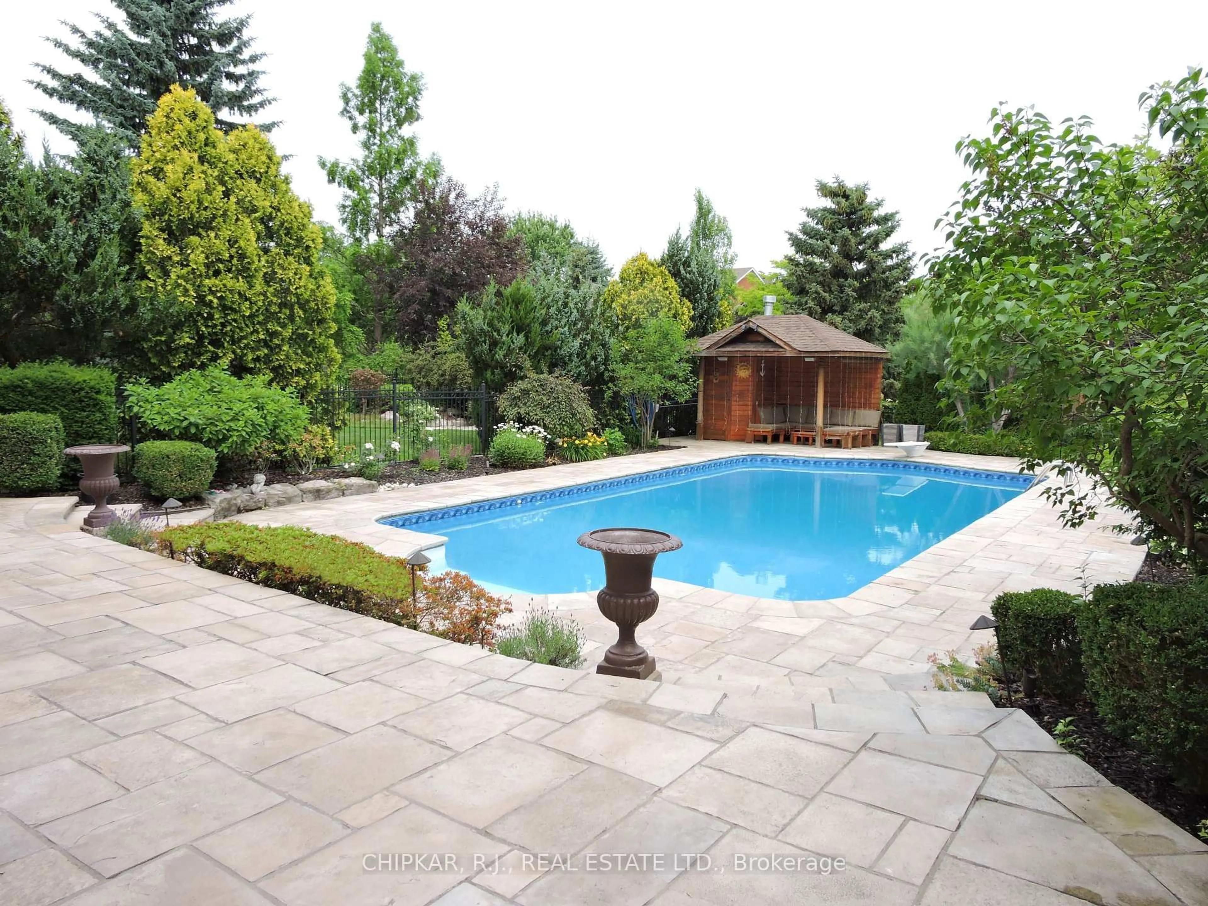 Pool for 2917 Coulson Crt, Mississauga Ontario L5M 5S8