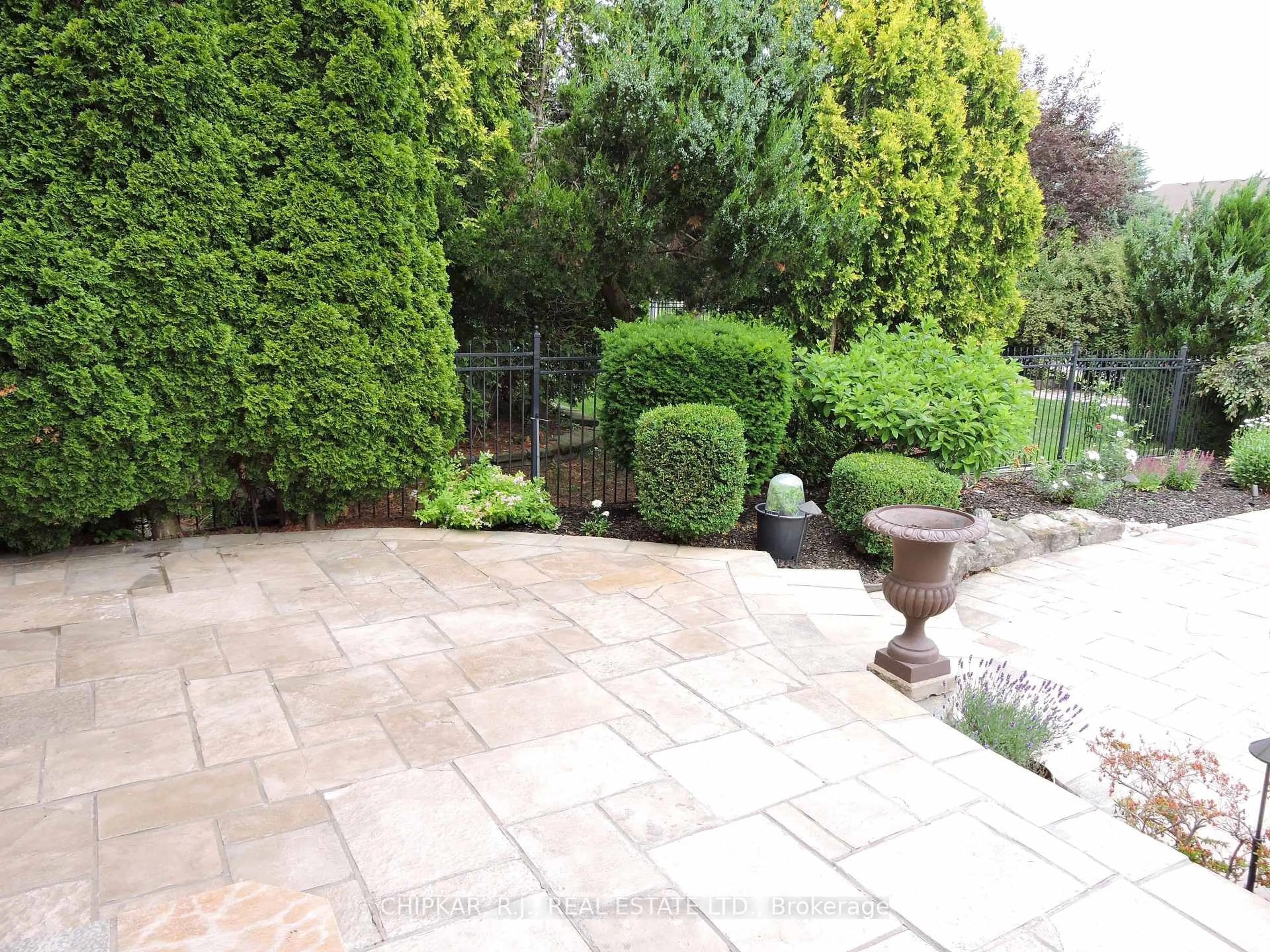 Patio, street for 2917 Coulson Crt, Mississauga Ontario L5M 5S8