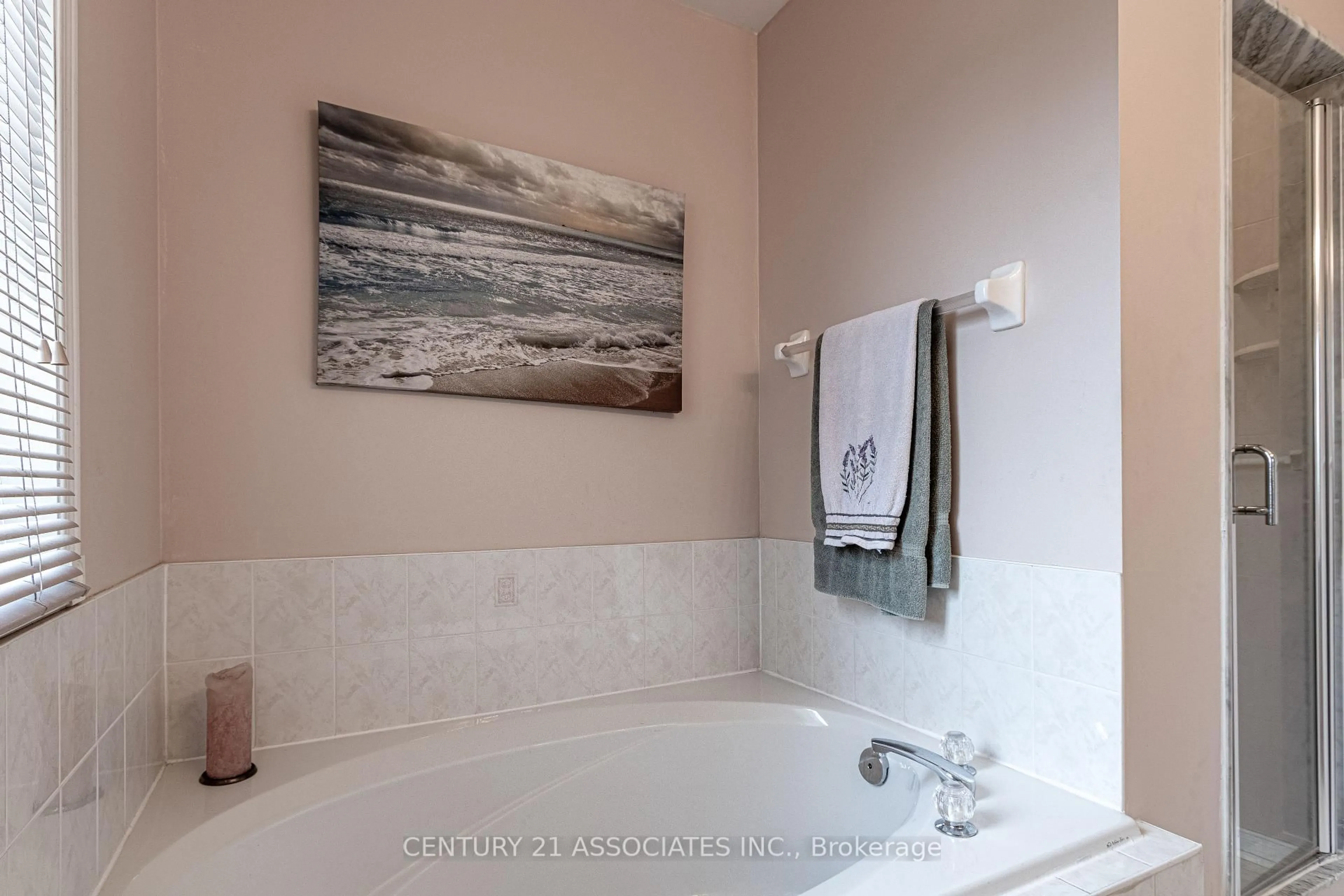 Contemporary bathroom, ceramic/tile floor for 5817 Sidmouth St, Mississauga Ontario L5V 2K3