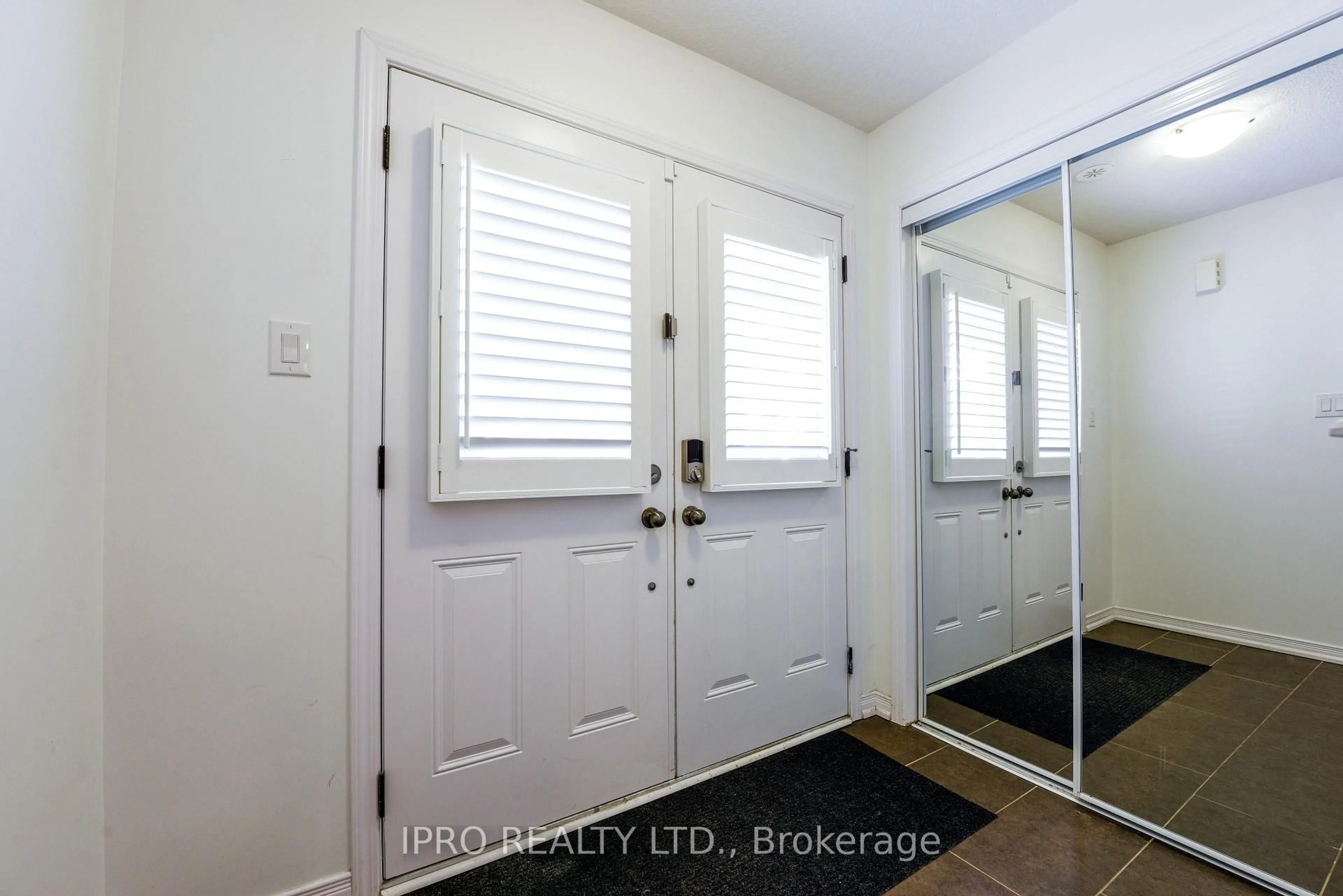 Indoor entryway for 5 Francesco St, Brampton Ontario L7A 4N7