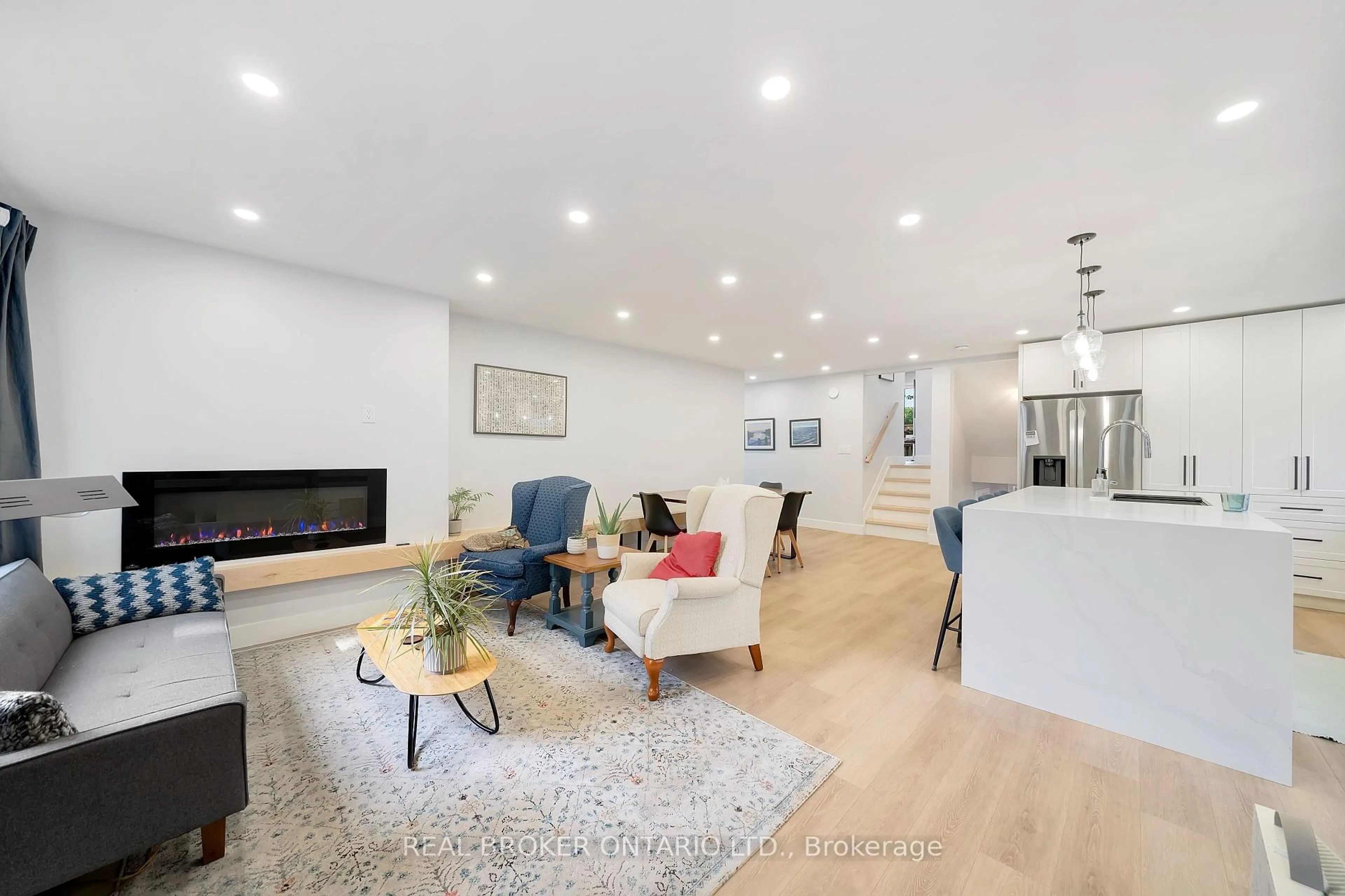 Living room with furniture, unknown for 579 Chamberlain Rd, Burlington Ontario L7L 2V2