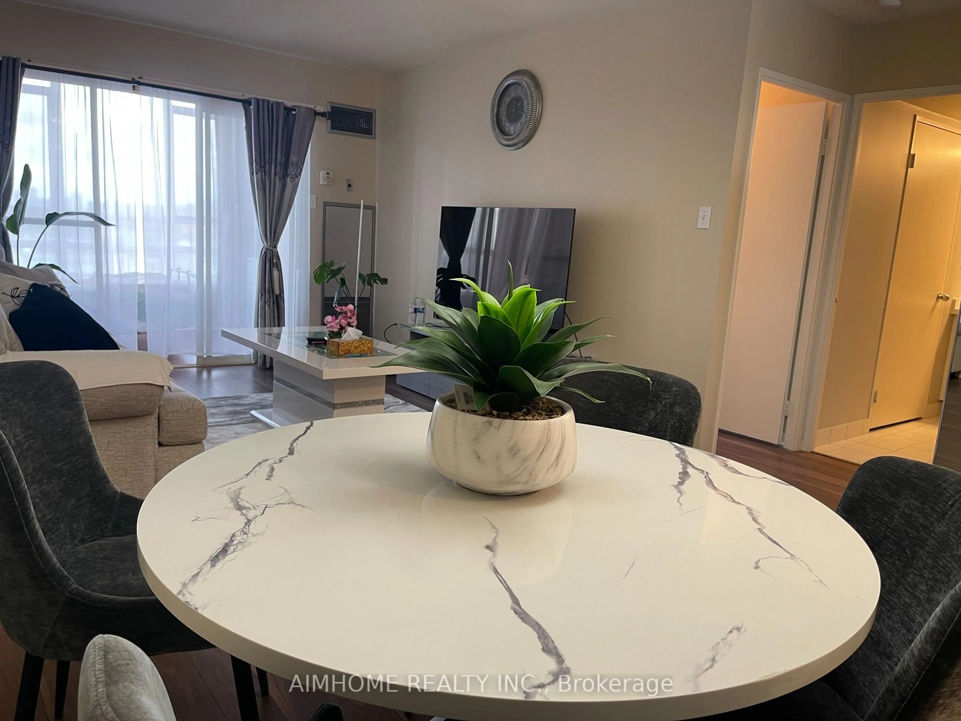 A pic of a room for 75 King St #1104, Mississauga Ontario L5A 4G5
