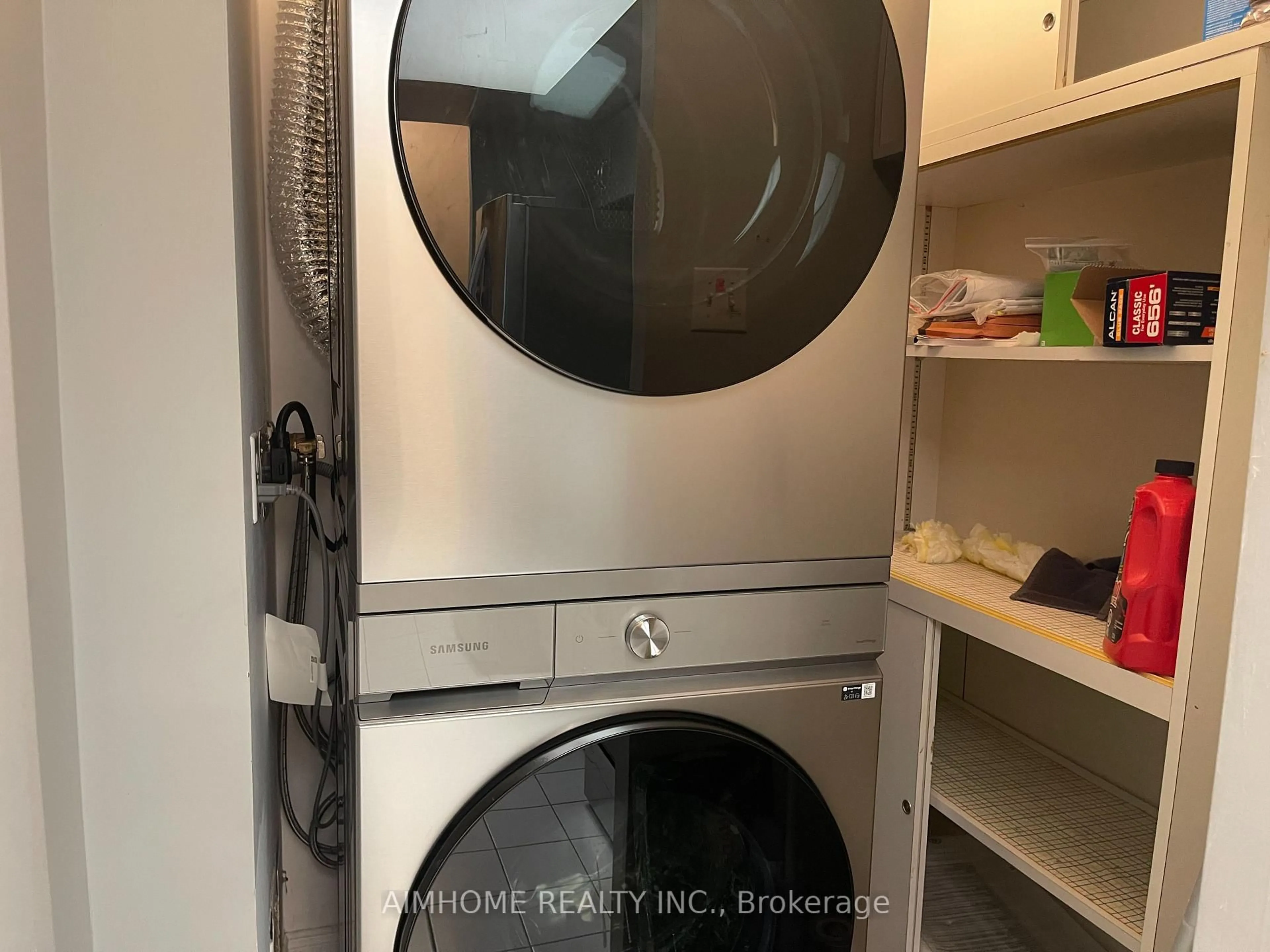 Laundry room for 75 King St #1104, Mississauga Ontario L5A 4G5