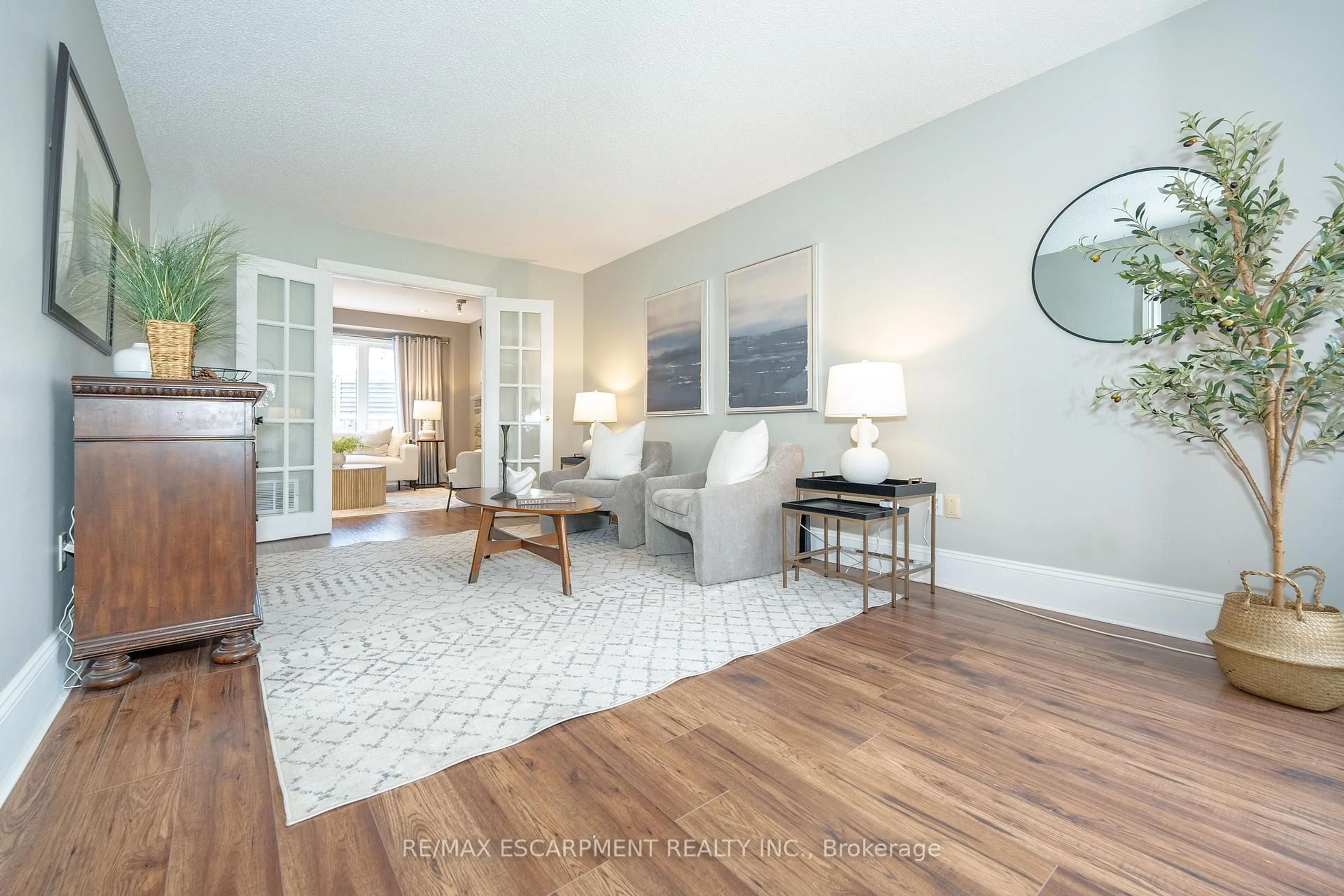 Living room with furniture, unknown for 2485 Newport St, Burlington Ontario L7M 3X7