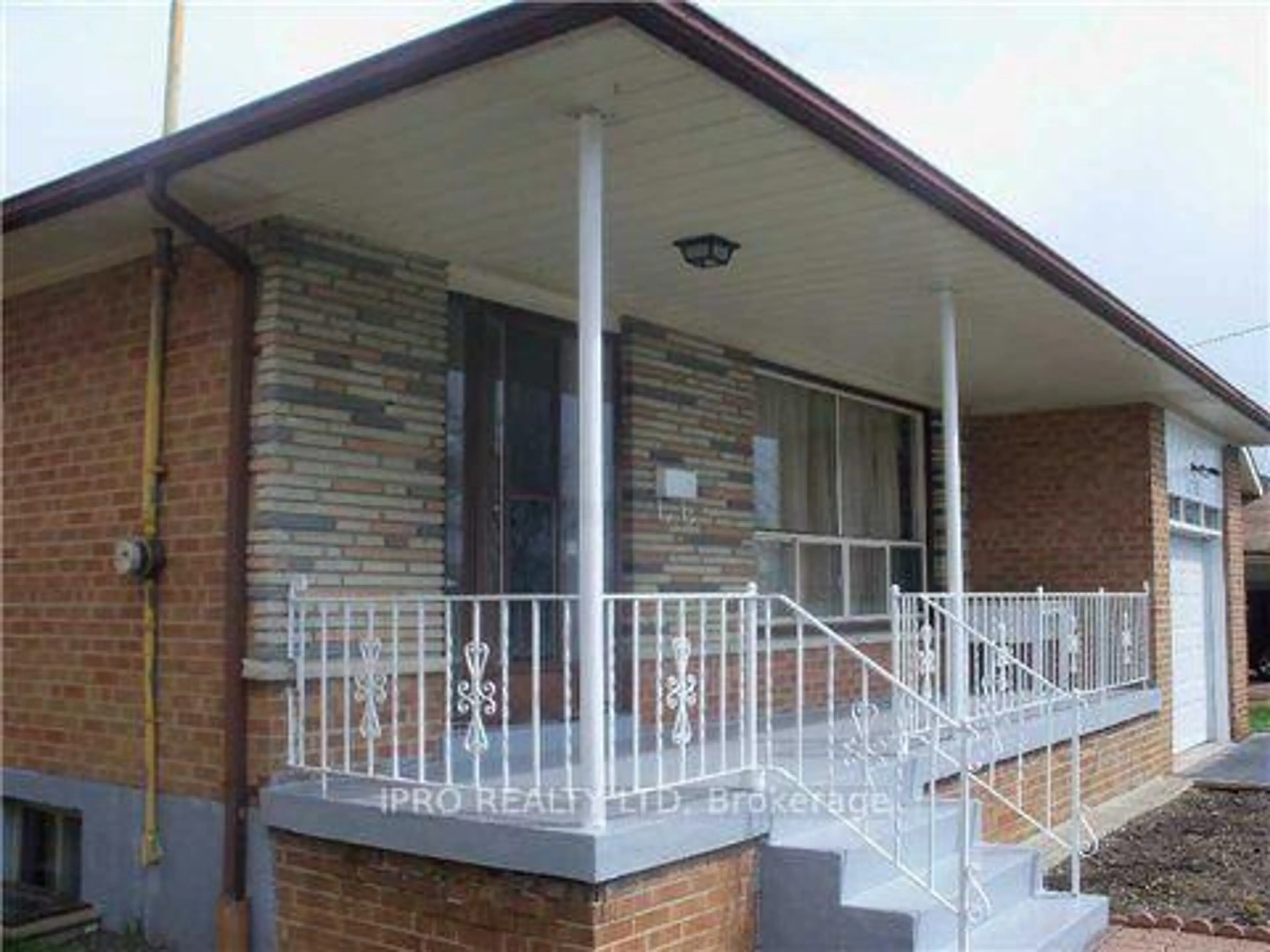Home with brick exterior material, building for 3761 Morning Star Dr, Mississauga Ontario L4T 1Y6