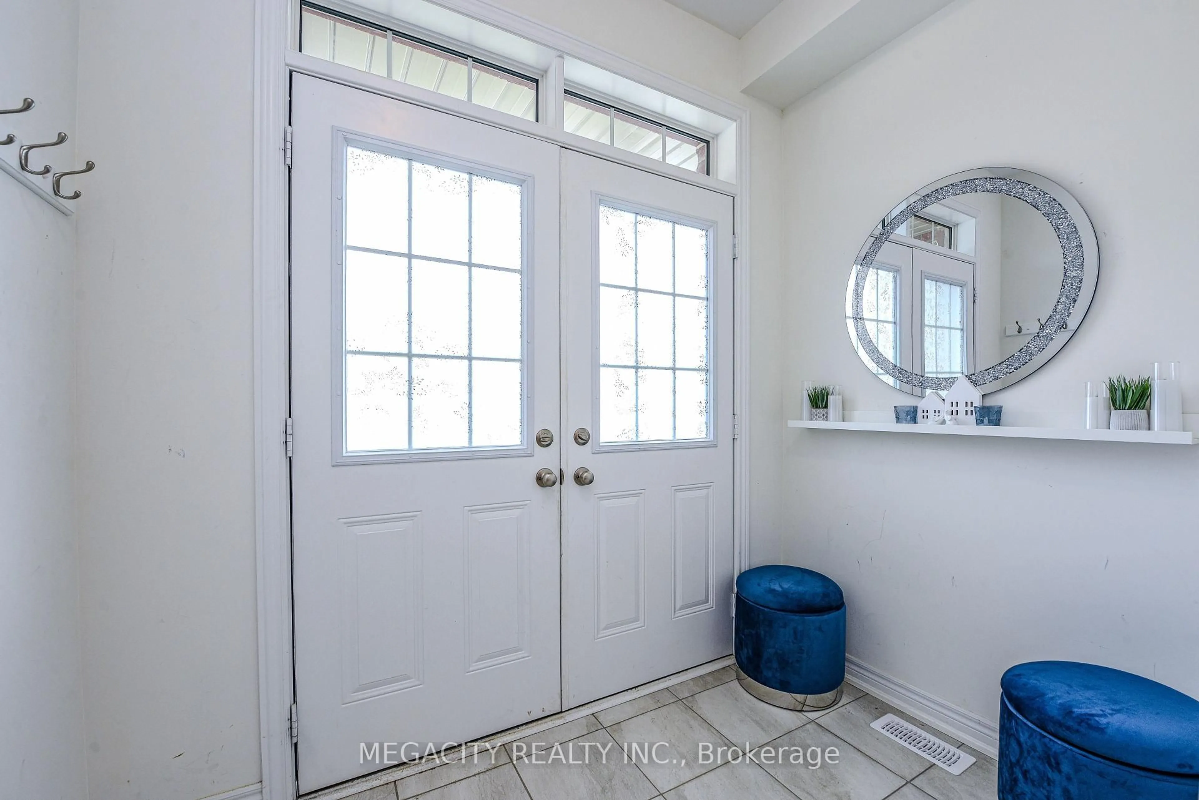 Indoor entryway for 5 Bushwood Tr, Brampton Ontario L7A 5J7
