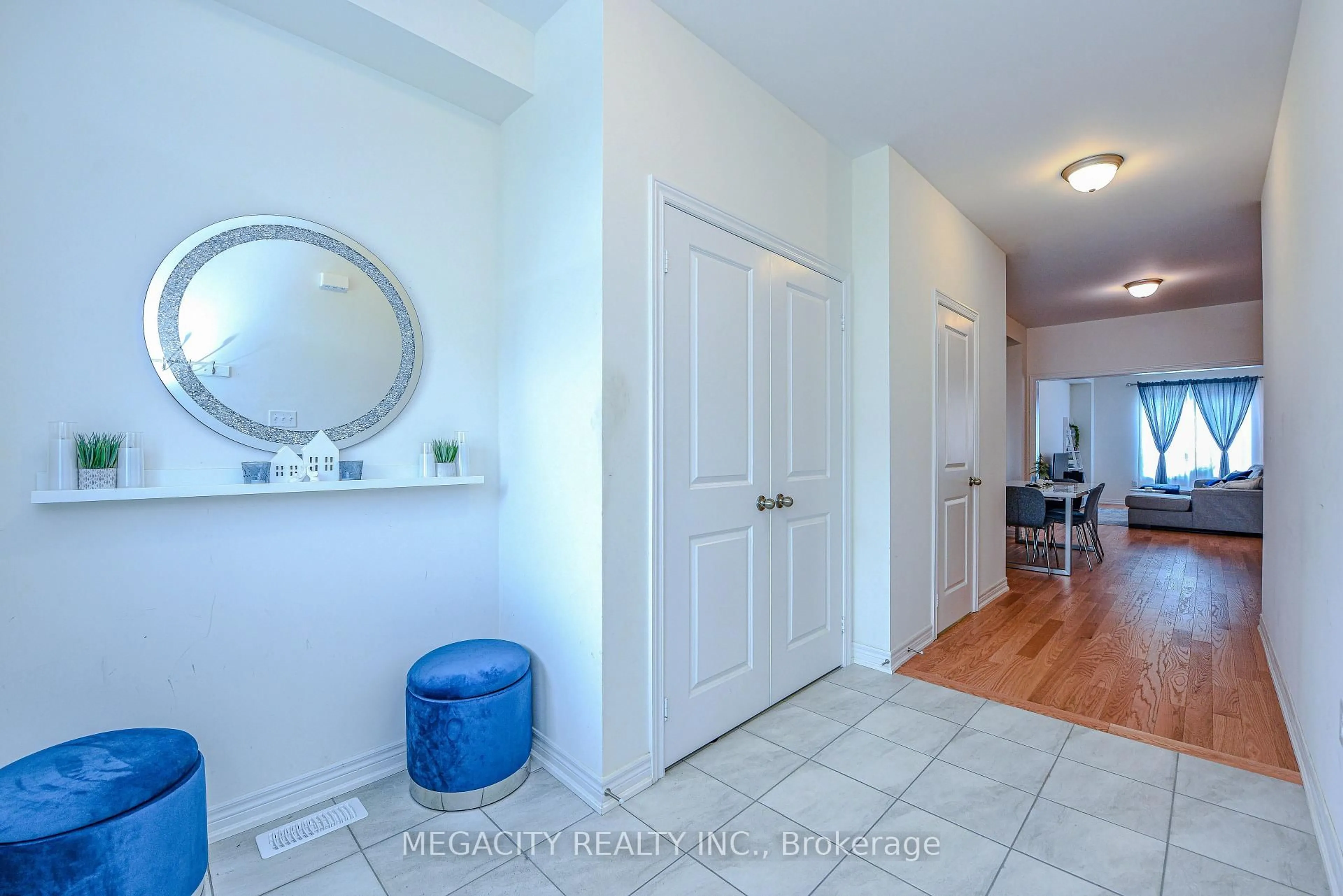 Indoor entryway for 5 Bushwood Tr, Brampton Ontario L7A 5J7