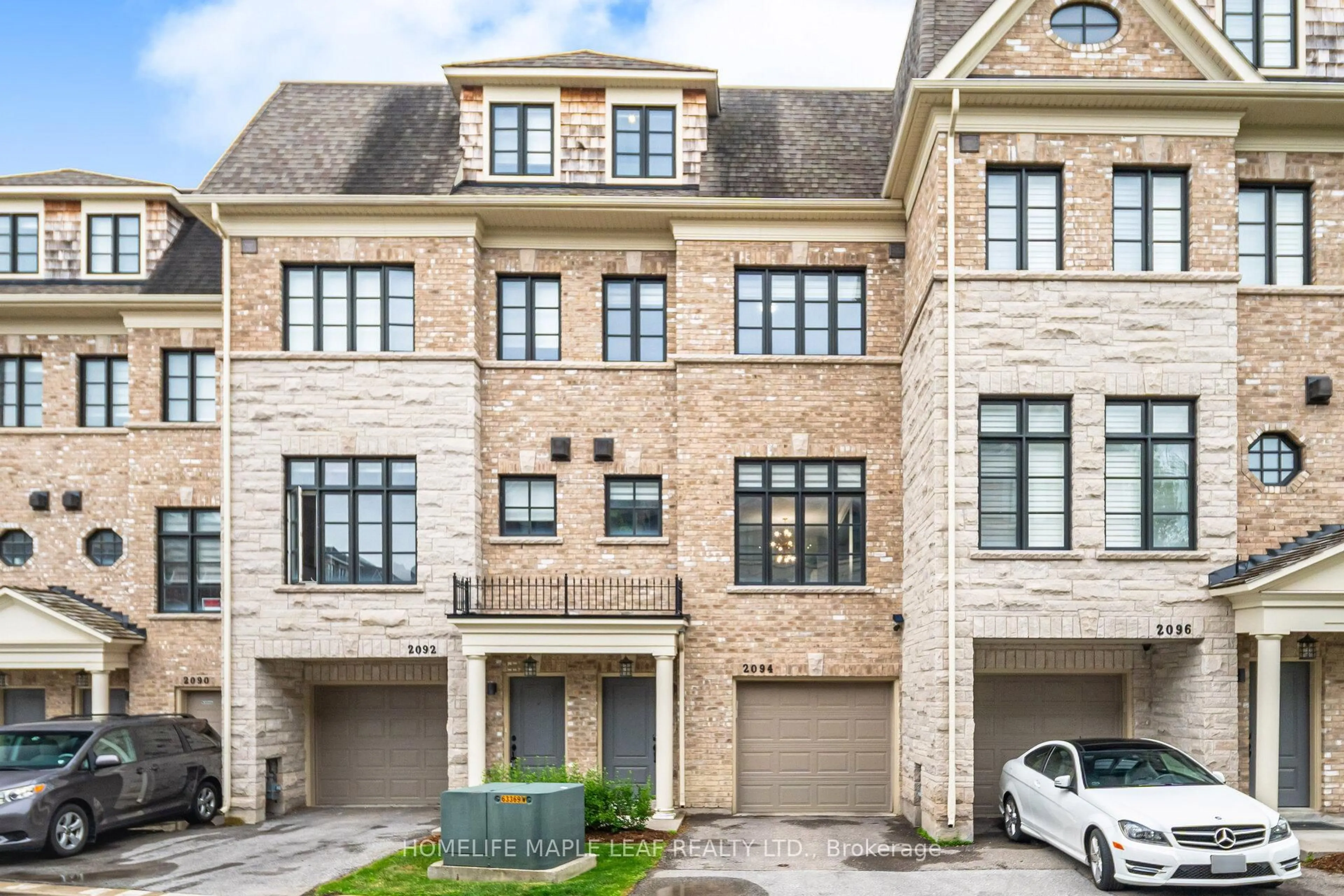 Home with brick exterior material, street for 2094 Queensborough Gate, Mississauga Ontario L5M 0X9