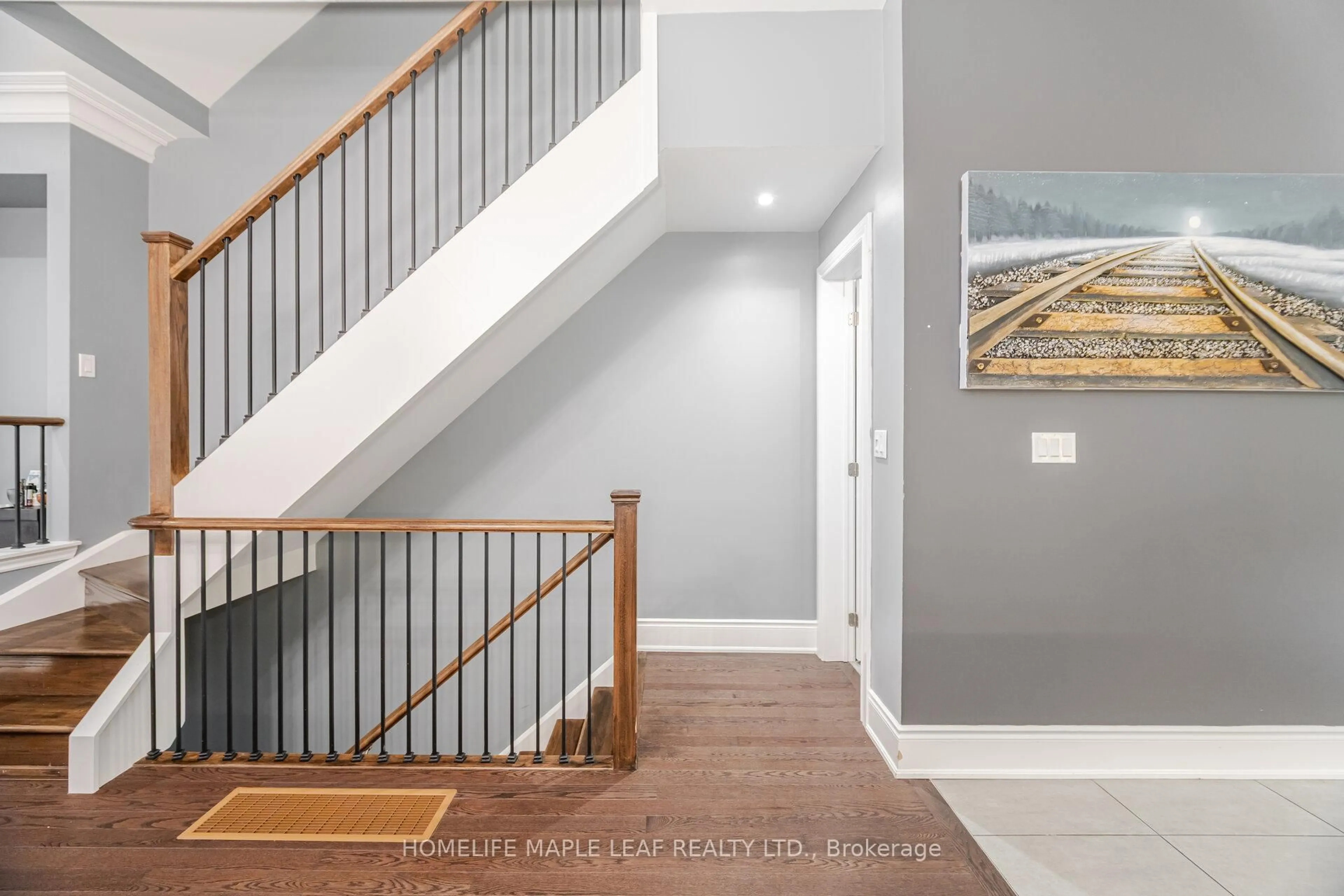Stairs for 2094 Queensborough Gate, Mississauga Ontario L5M 0X9