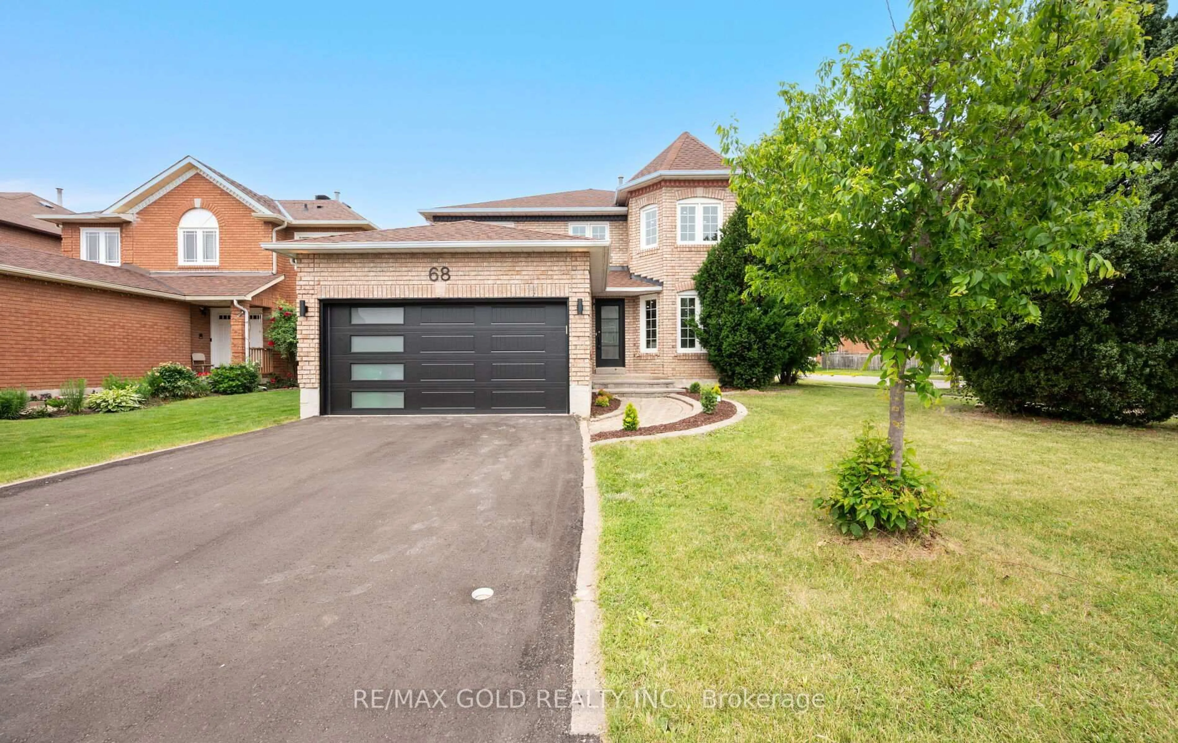 A pic from outside/outdoor area/front of a property/back of a property/a pic from drone, street for 68 Blackwell Pl, Brampton Ontario L6W 4L9