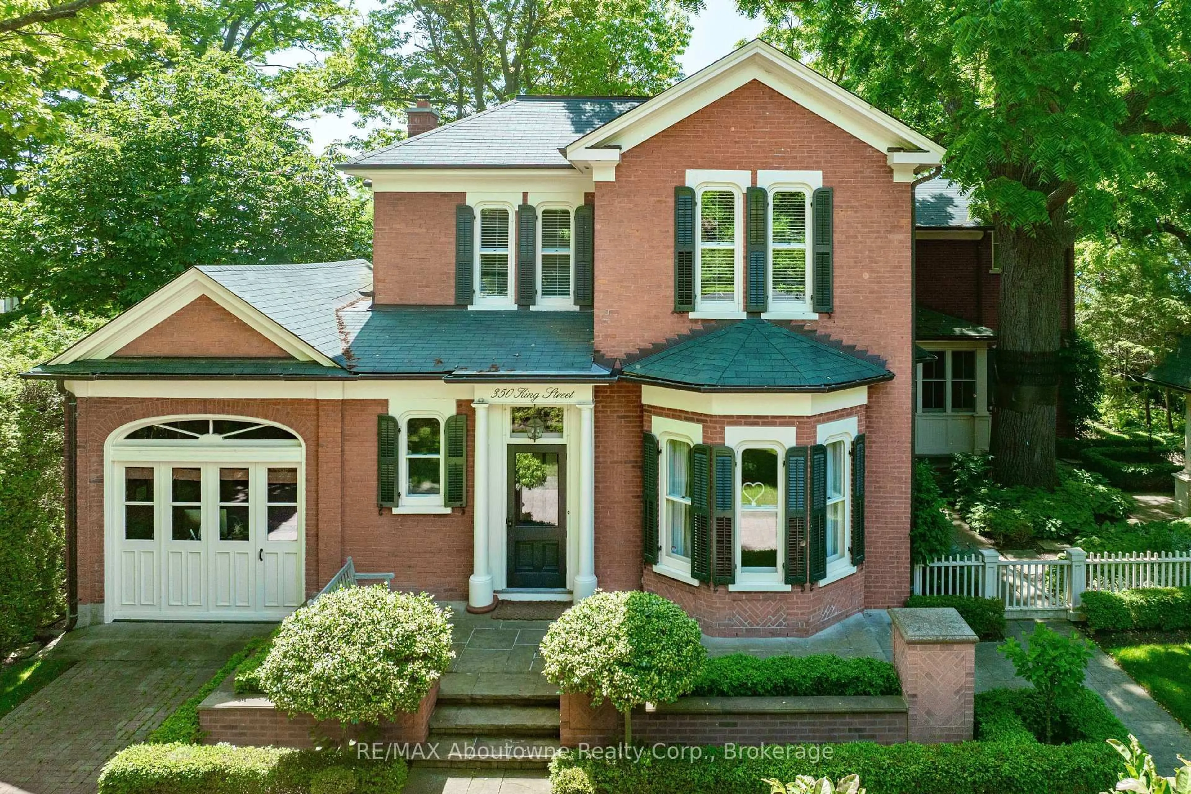 Home with brick exterior material, street for 350 King St, Oakville Ontario L6J 1C2