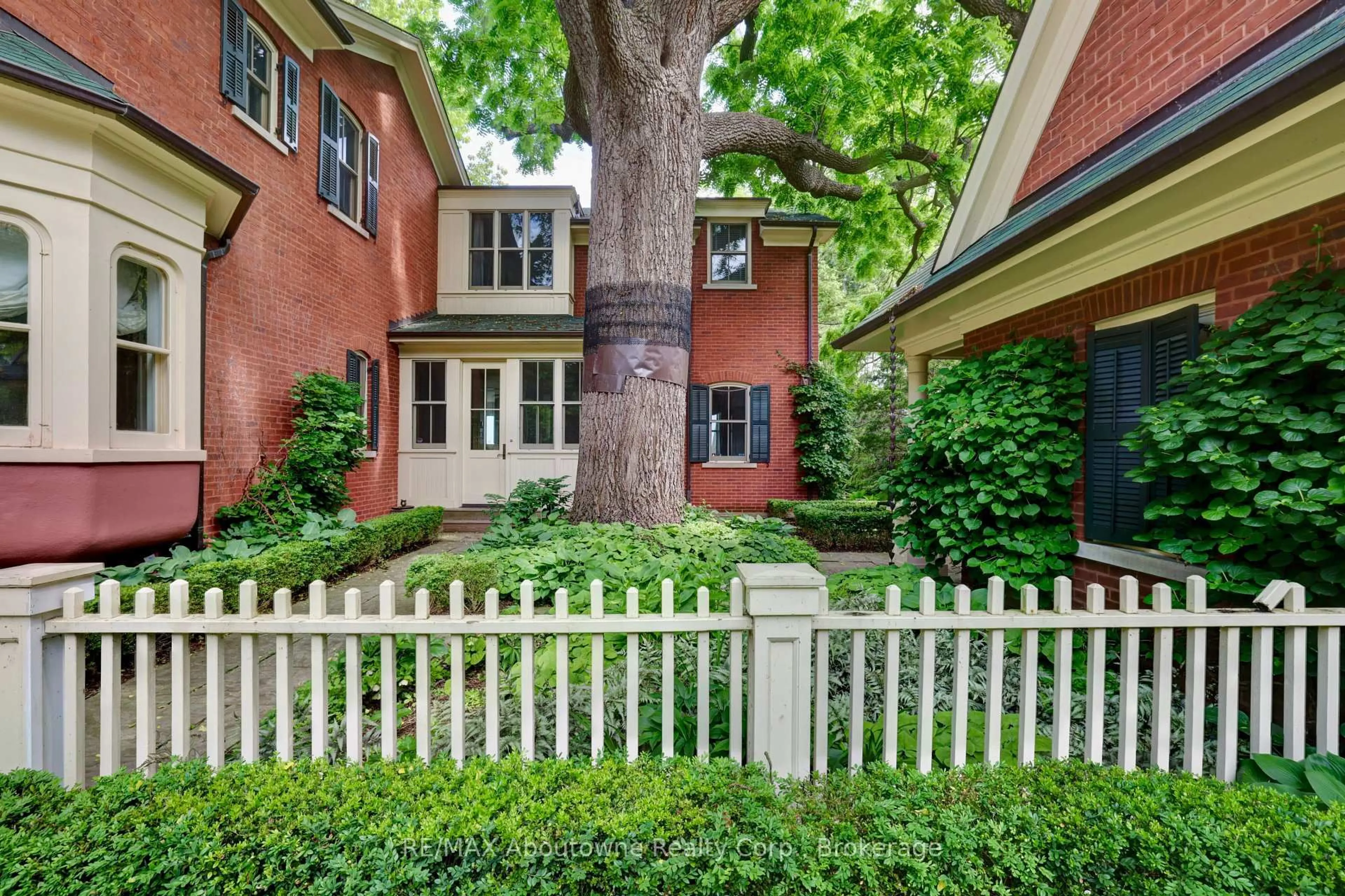 Home with brick exterior material, street for 350 King St, Oakville Ontario L6J 1C2