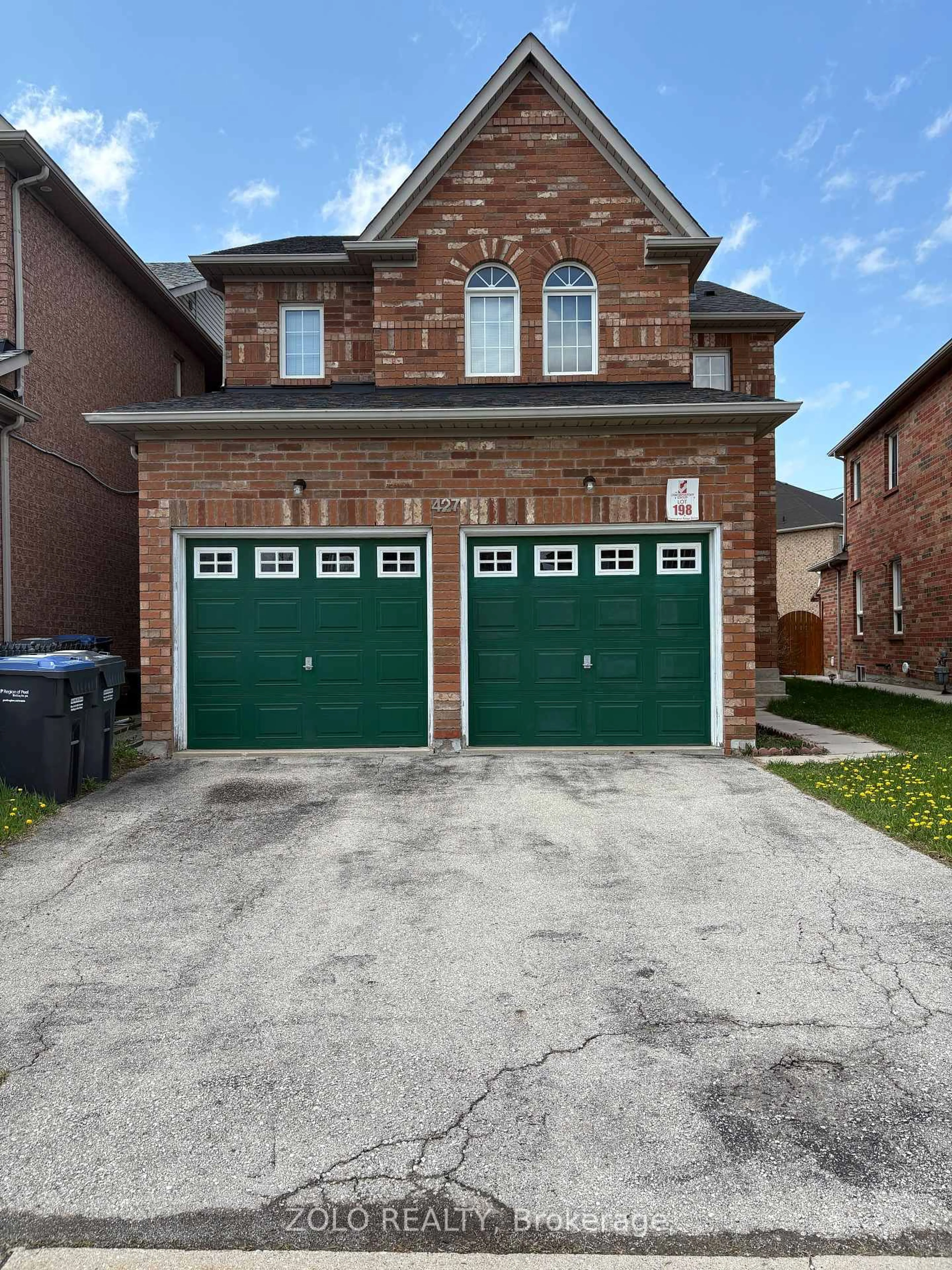 Home with brick exterior material, street for 427 Huntington Ridge Dr, Mississauga Ontario L5R 1P3